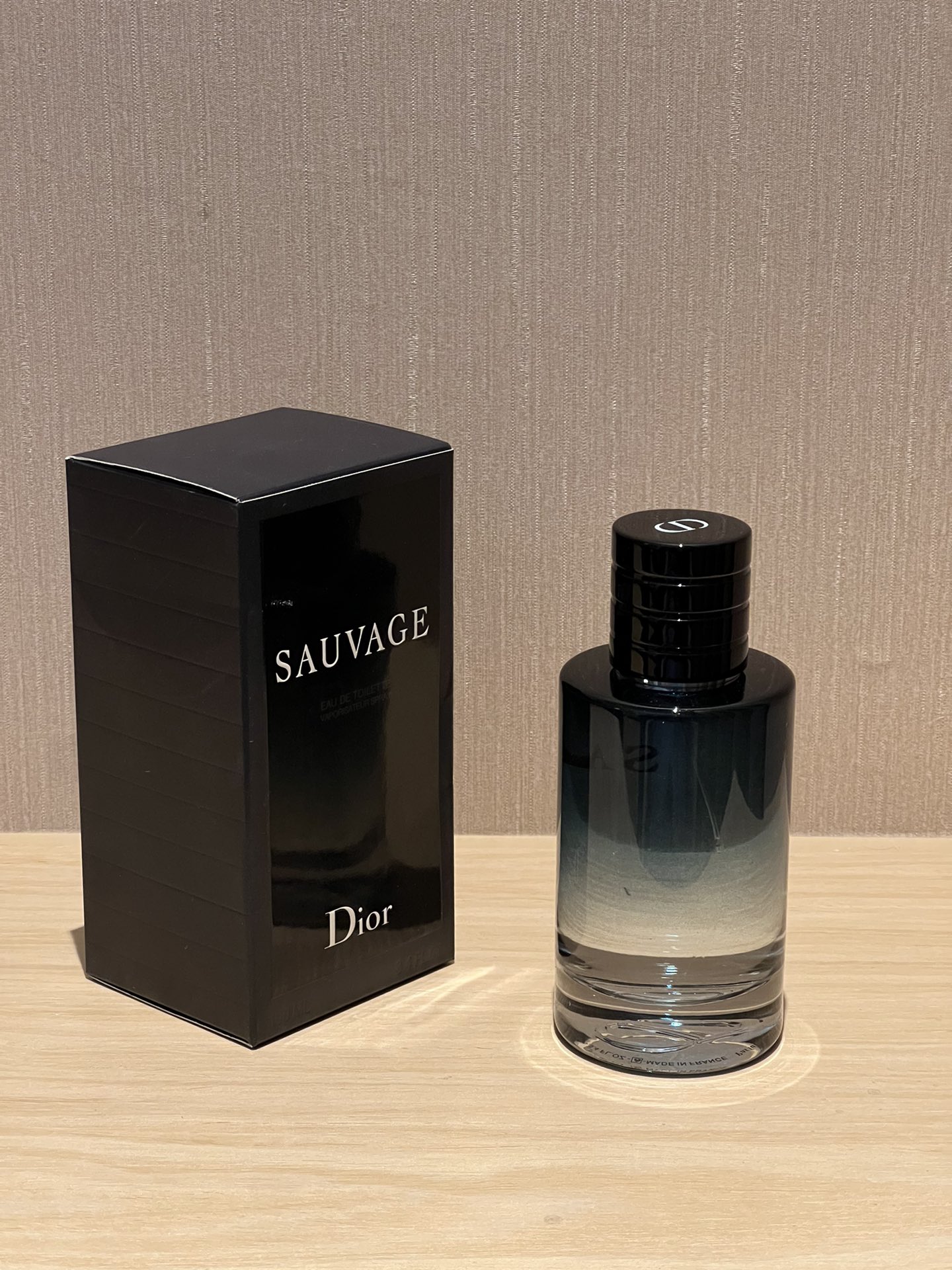 A men's fragrance presented in a gradient-finish flacon with a refined - Comprehensive 3