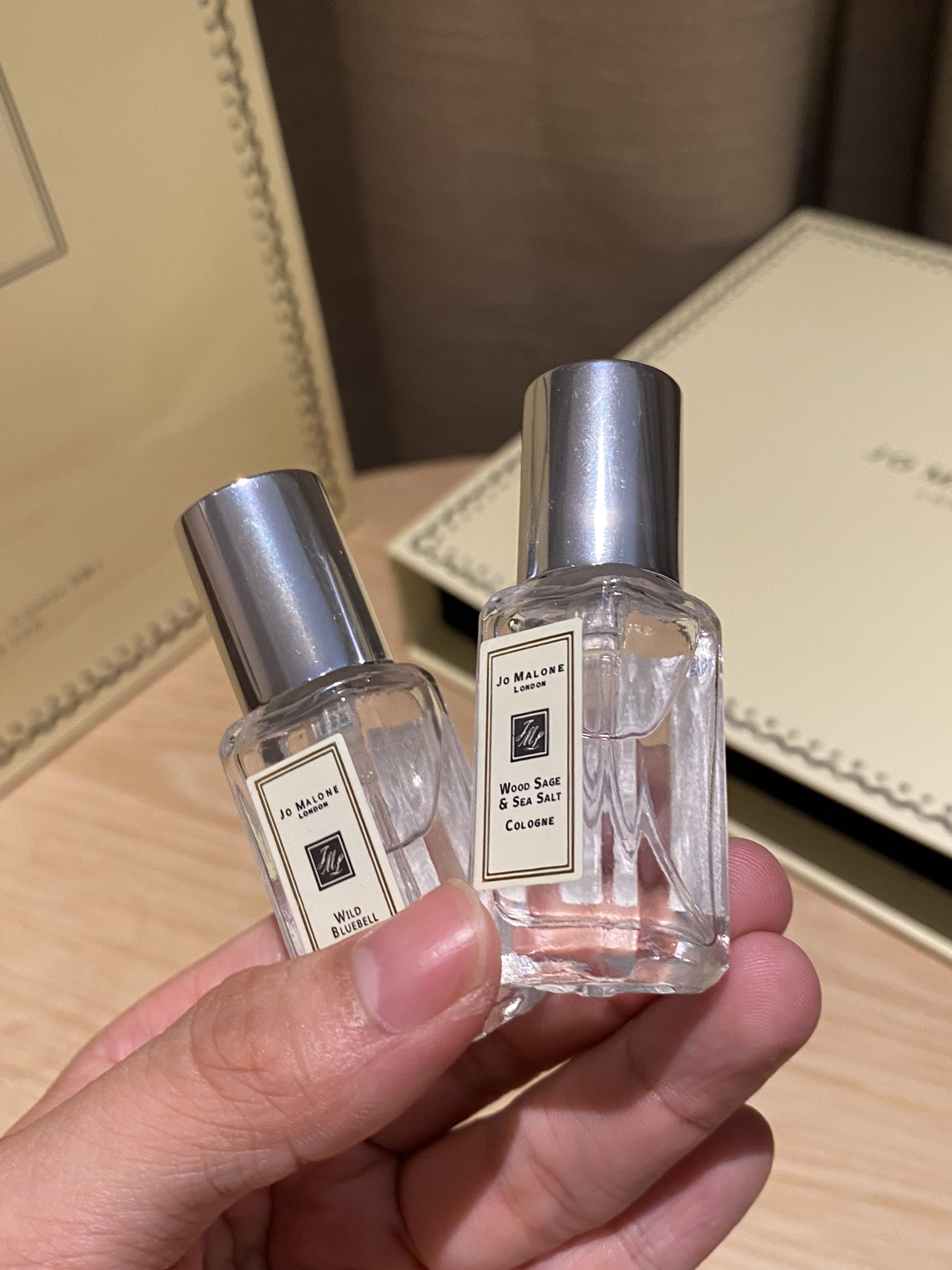 Includes two 9ml fragrances fitted with spray atomizers - Comprehensive 3