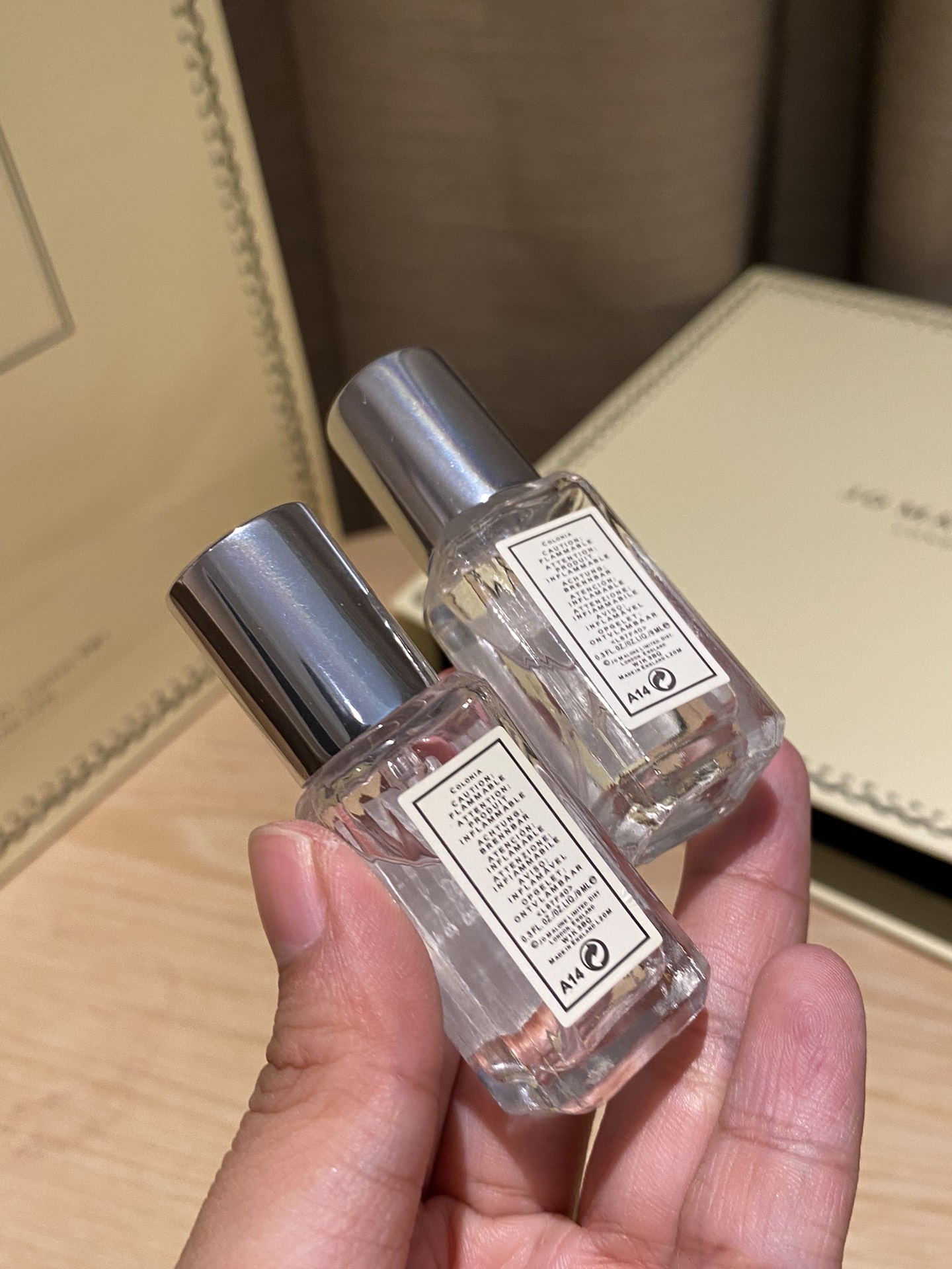 Includes two 9ml fragrances fitted with spray atomizers - Comprehensive 6