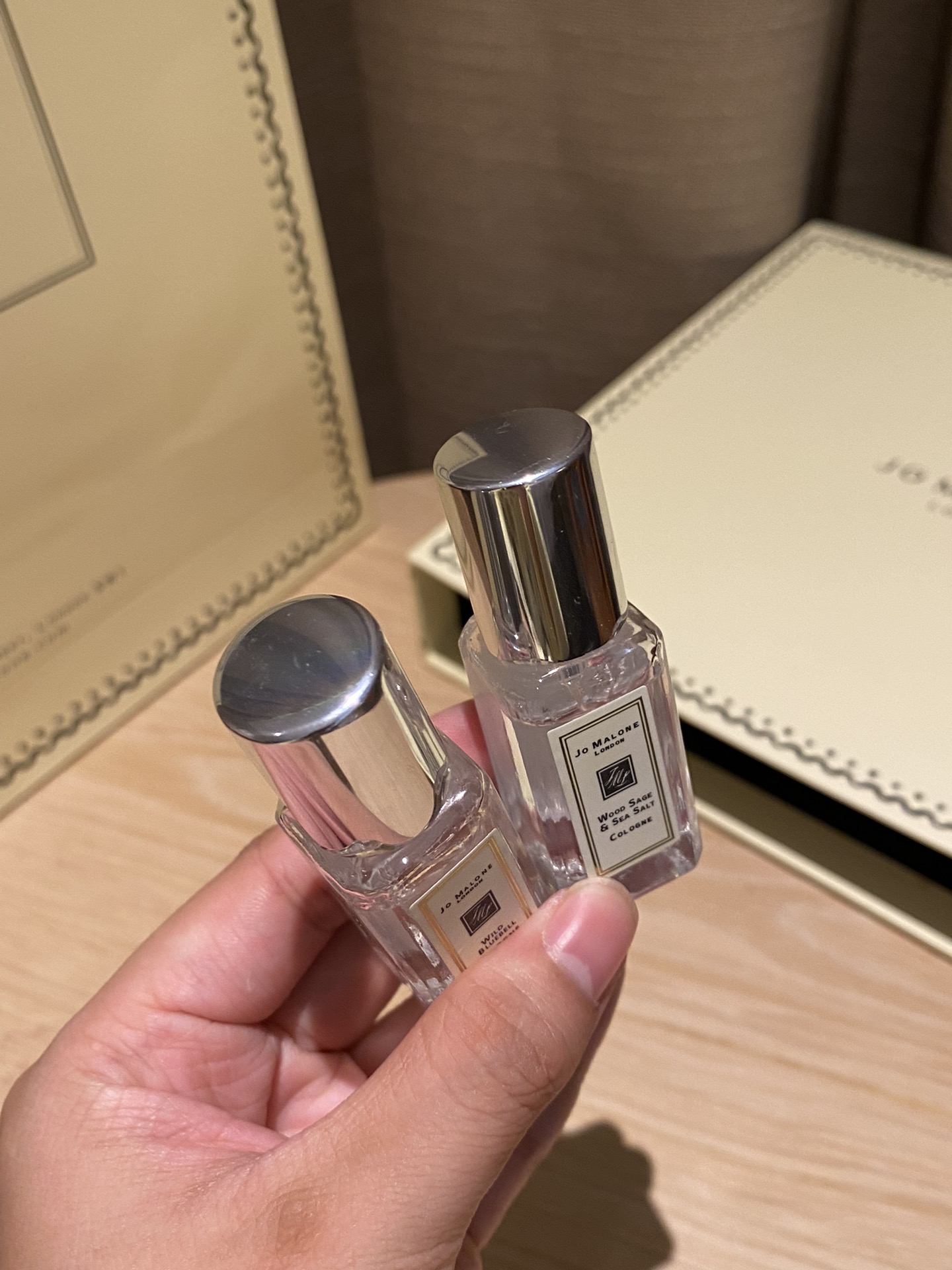 Includes two 9ml fragrances fitted with spray atomizers - Comprehensive 4
