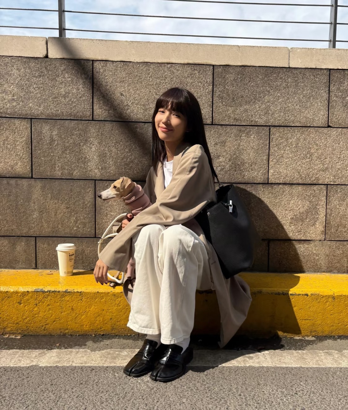 reminiscent of the iconic luxury bucket bag silhouette - Comprehensive 3