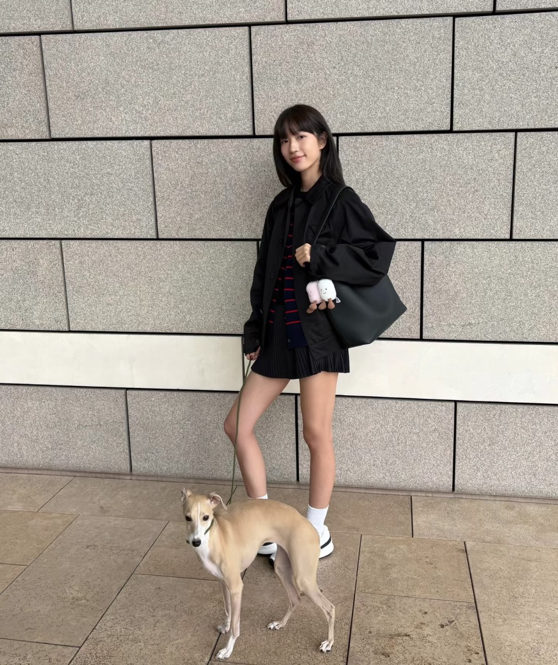 reminiscent of the iconic luxury bucket bag silhouette - Comprehensive 2