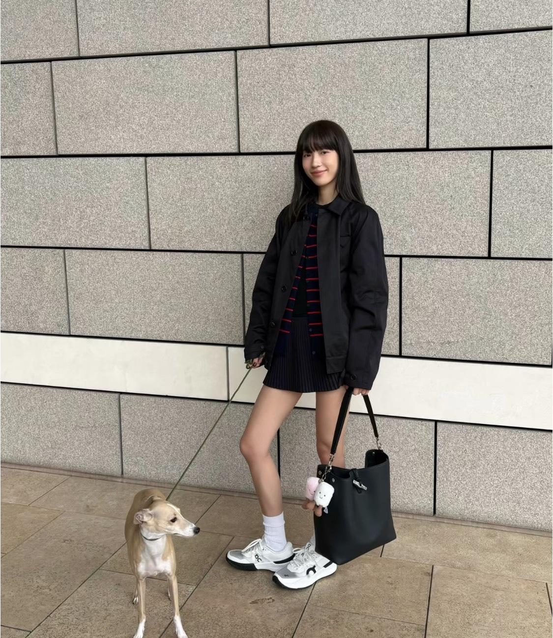 reminiscent of the iconic luxury bucket bag silhouette - Comprehensive 7