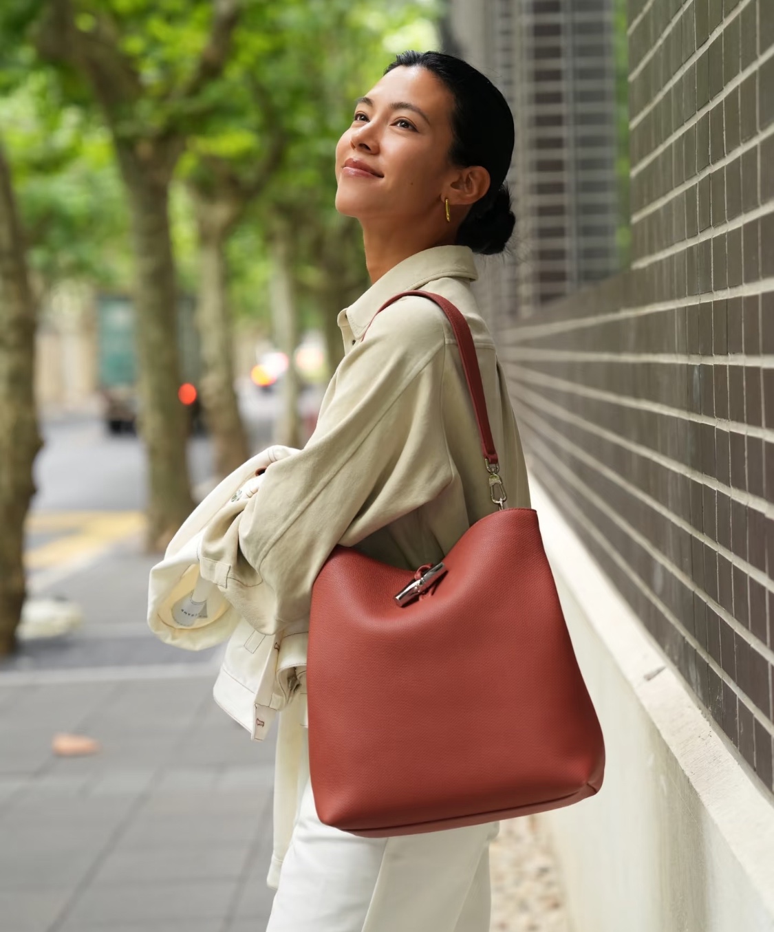 Longchamp Le Roseau Hobo Bag in reddish brown with white accents - Comprehensive 2