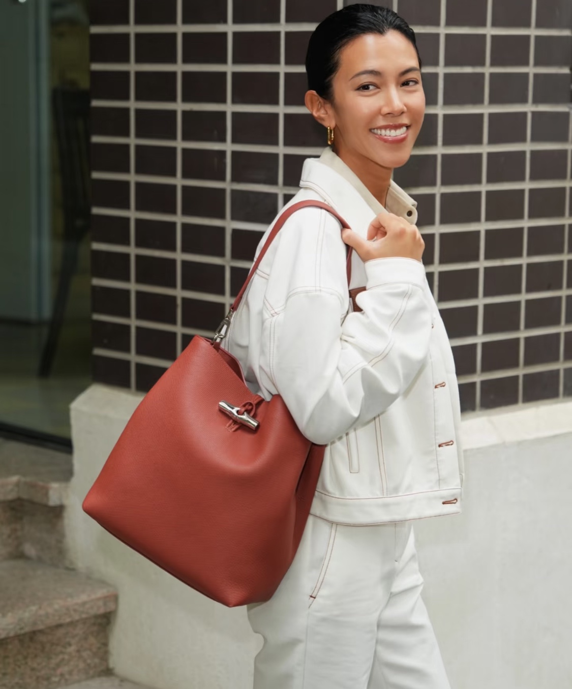 Longchamp Le Roseau Hobo Bag in reddish brown with white accents - Comprehensive 6