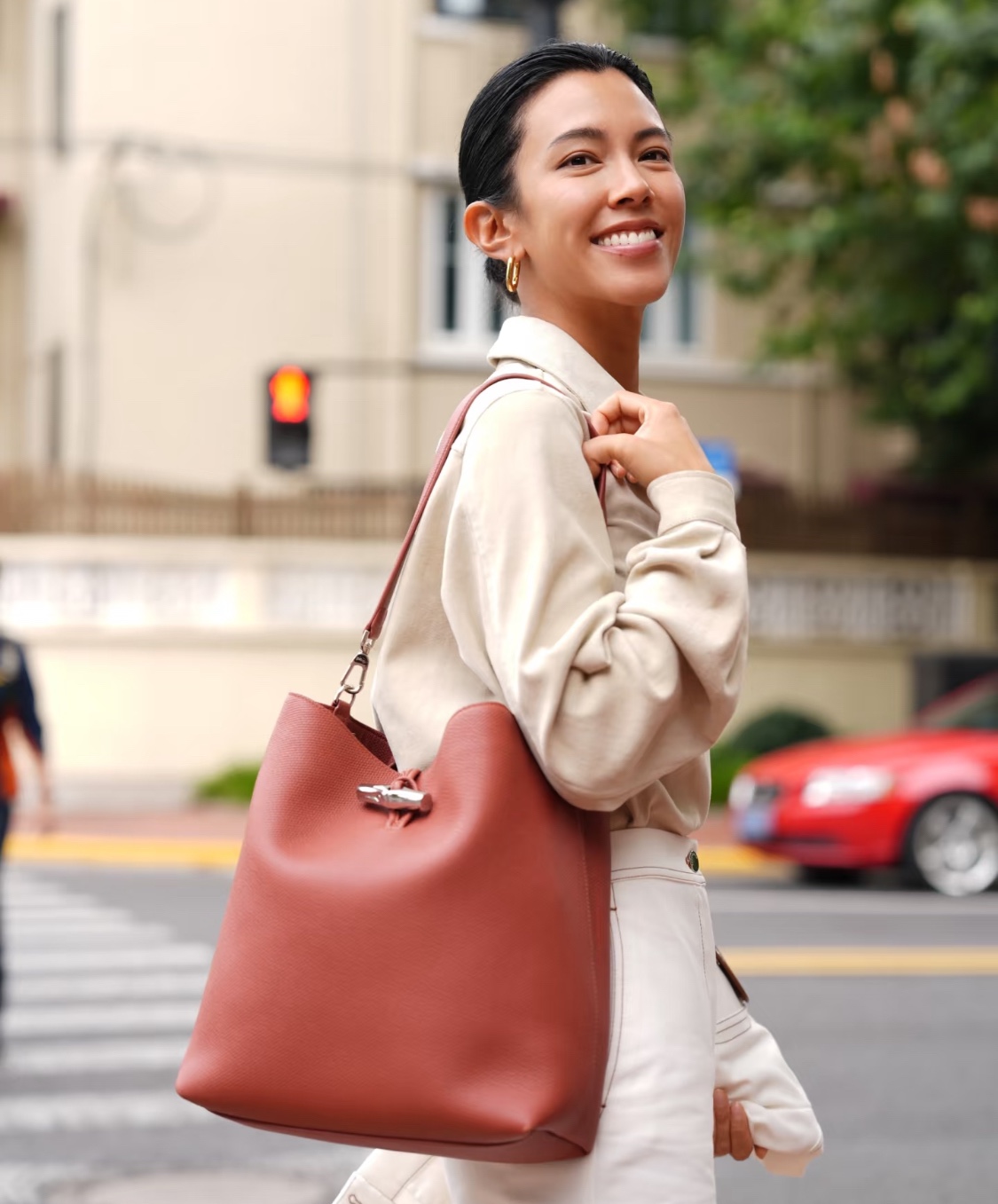 Longchamp Le Roseau Hobo Bag in reddish brown with white accents - Comprehensive 3