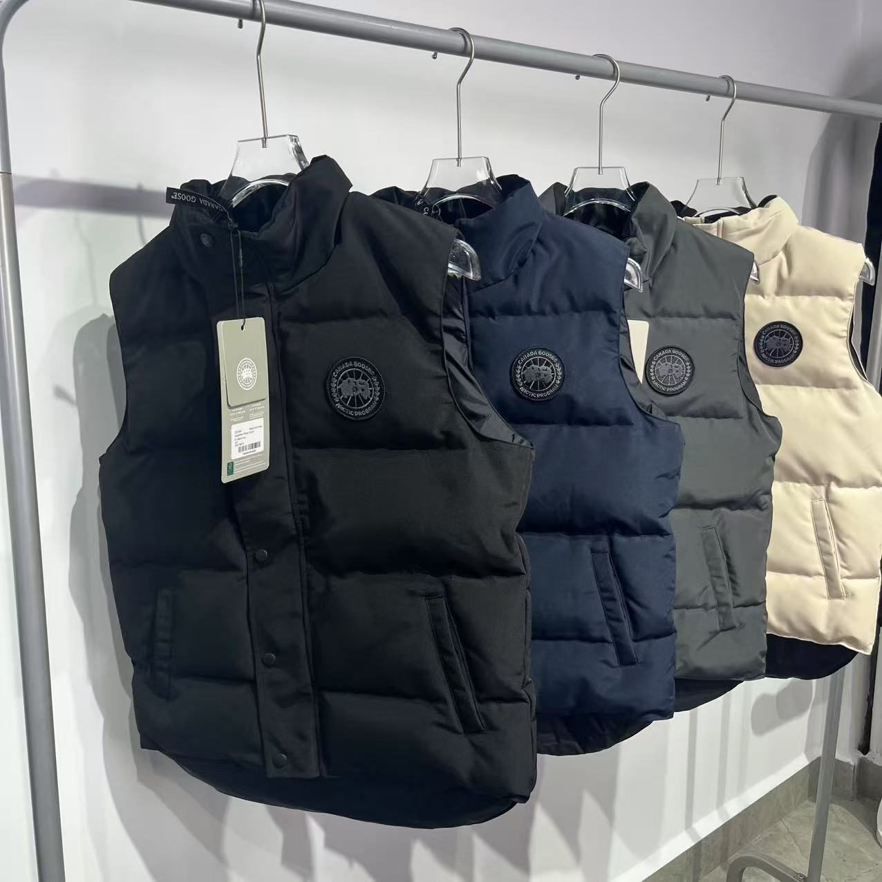 𝑪𝒂𝒏𝒂𝒅𝒂 𝑮𝒐𝒐𝒔𝒆加拿大鹅  挂架合集
颜色：黑色 藏青色 灰色 米白色