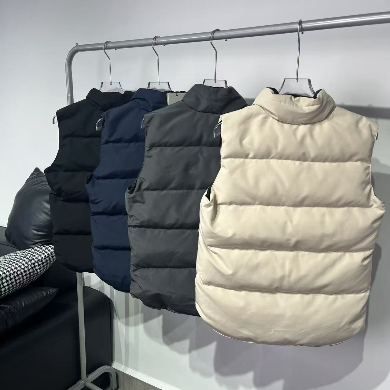 𝑪𝒂𝒏𝒂𝒅𝒂 𝑮𝒐𝒐𝒔𝒆加拿大鹅  挂架合集
颜色：黑色 藏青色 灰色 米白色