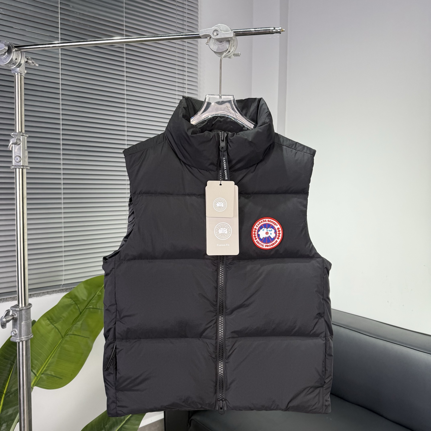 Canada Goose Lawrence Padded Gilet Vest - Durable & Quilted, All-Season Essential 3 i1757400028850 5870 0 1