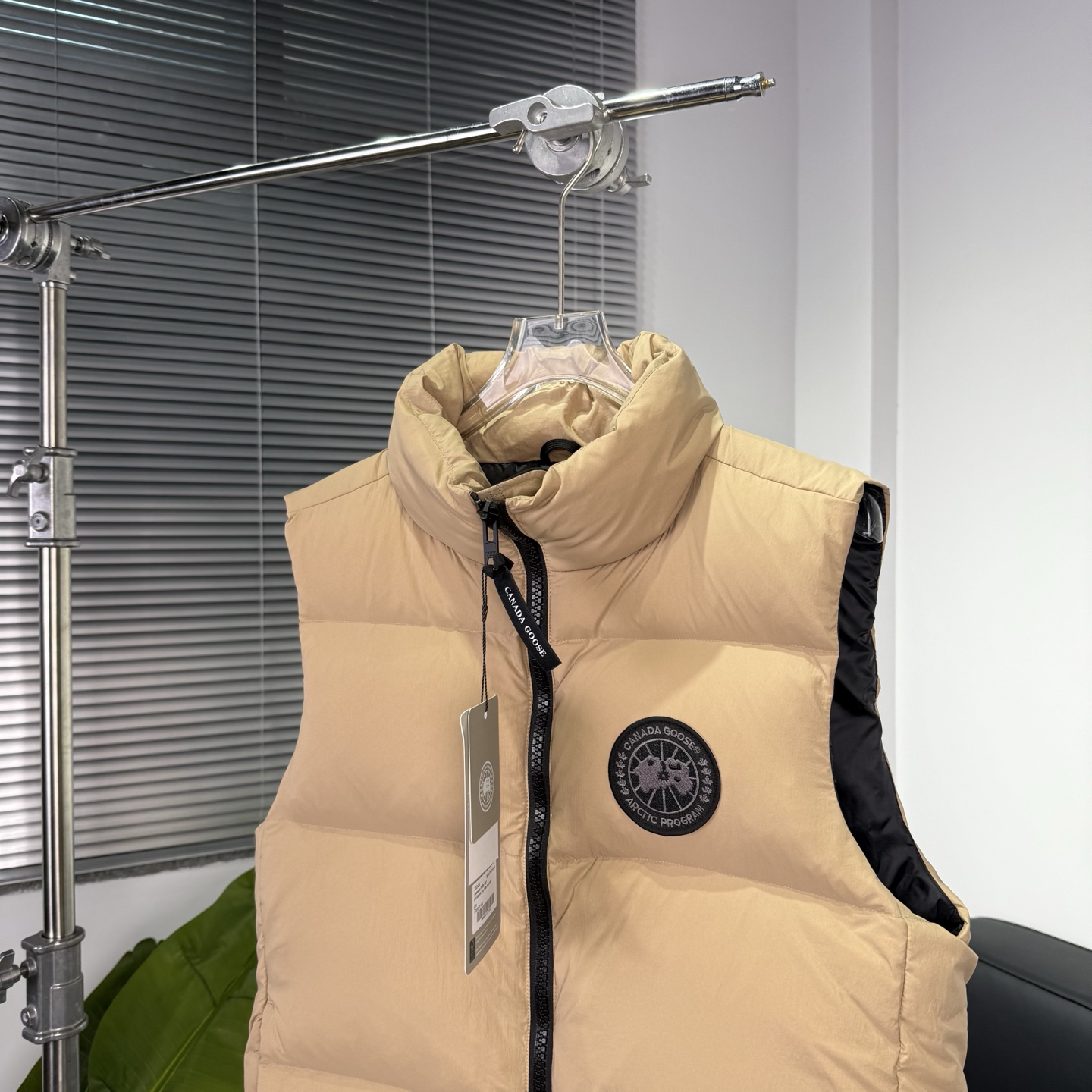 Canada Goose Lawrence Down Vest: Durable, Quilted, and Perfect for All Seasons 3 i1757425093364 8121 0 1