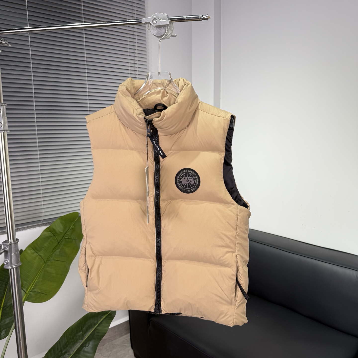 Canada Goose Lawrence Down Vest: Durable, Quilted, and Perfect for All Seasons 5 i1757425094224 6469 0 3