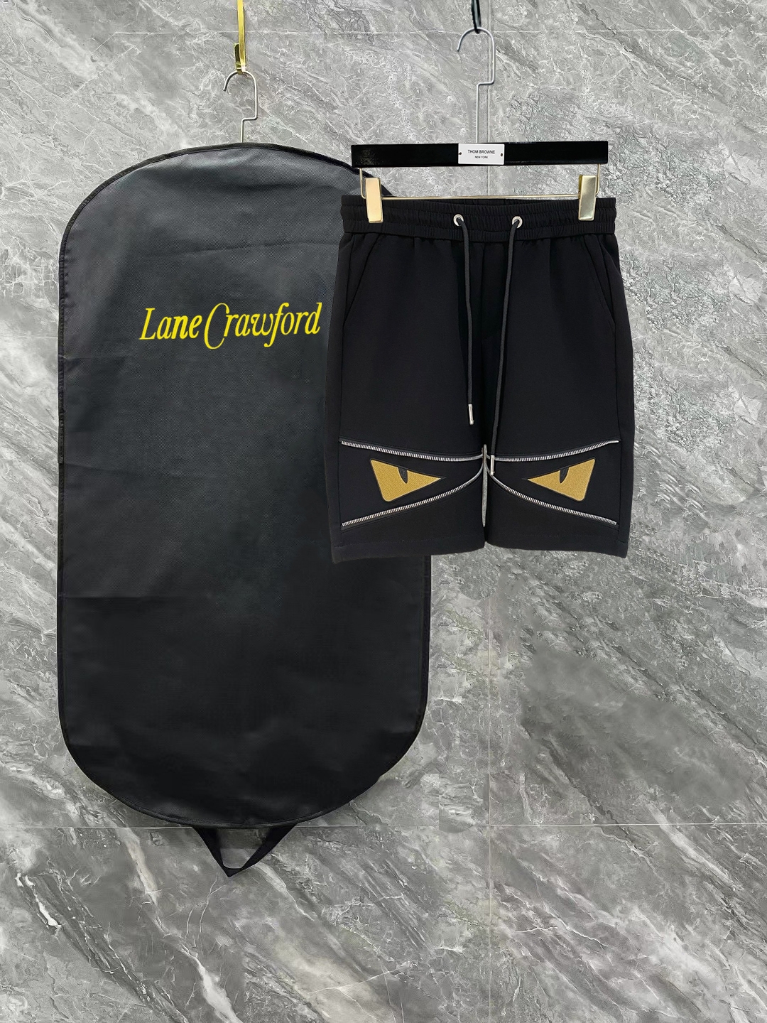 P125 Fendi ~ nueva colección de primavera/verano, los últimos pantalones cortos casuales. El corte original es casual y…