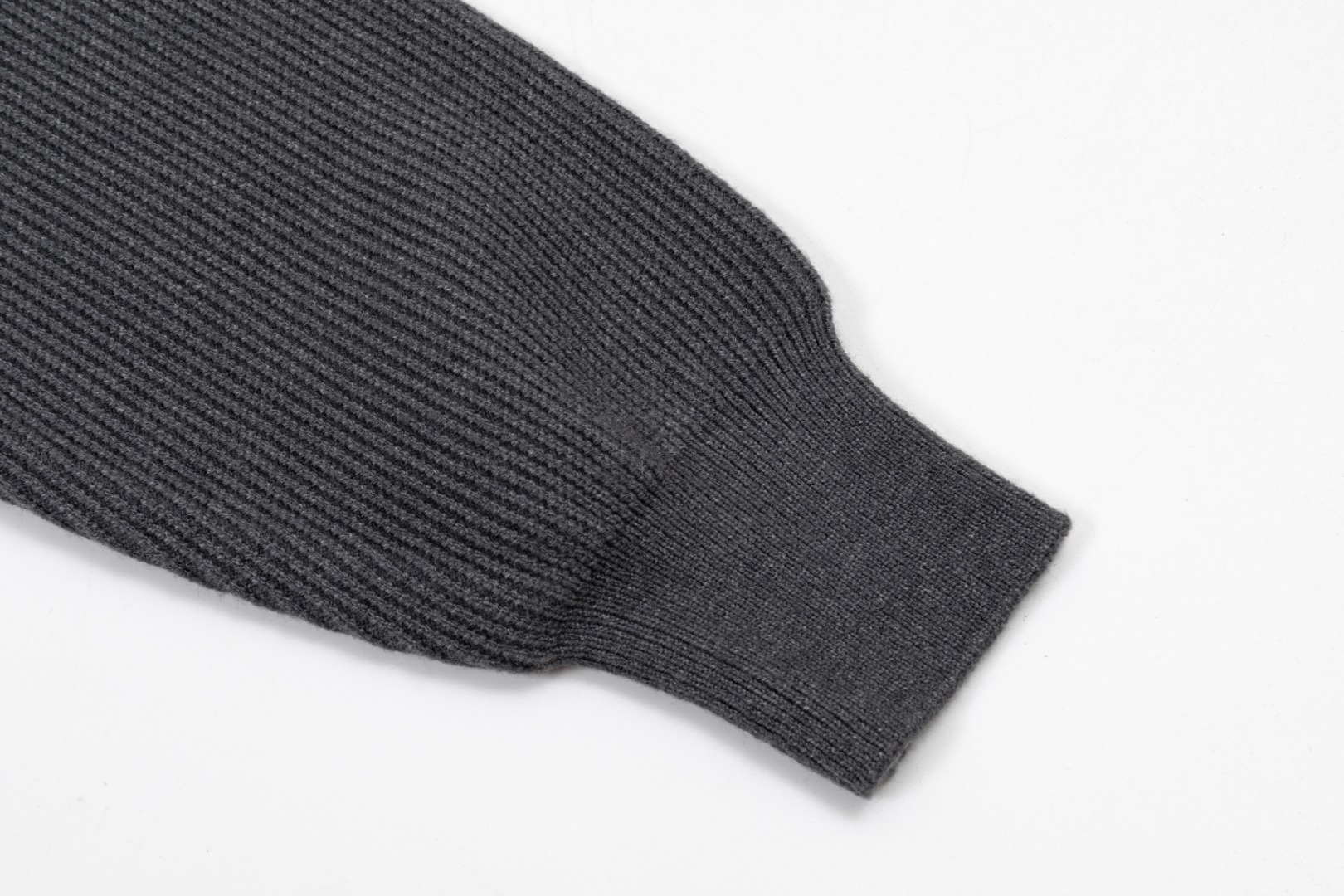 Louis Vuitton Zip-Collar Wool Sweater, Latest 2025 Casual Polo Style 7 o 1j4ilsh8o18e3tr31v9lvkh1q8g20
