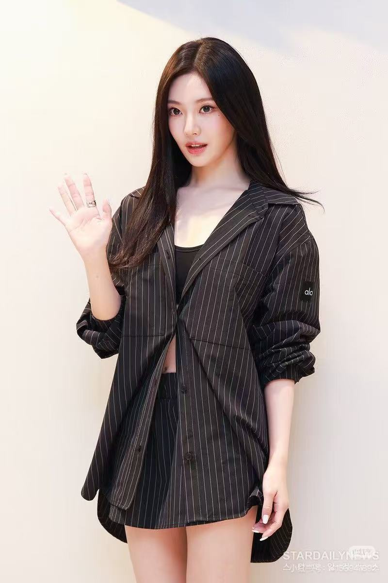 Alo set everyday black pinstripe yoga