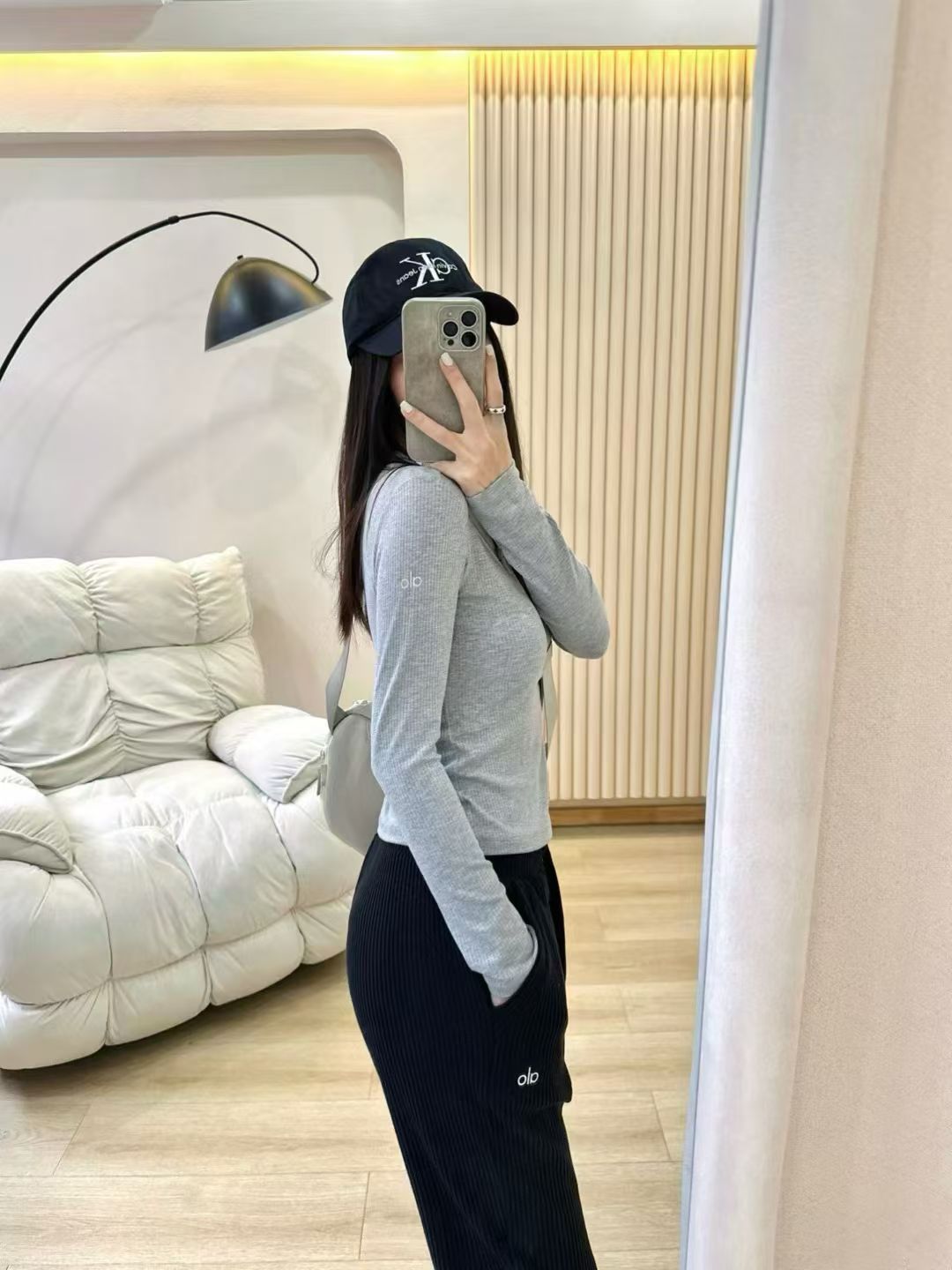 Alo long sleeve lounge gray yoga