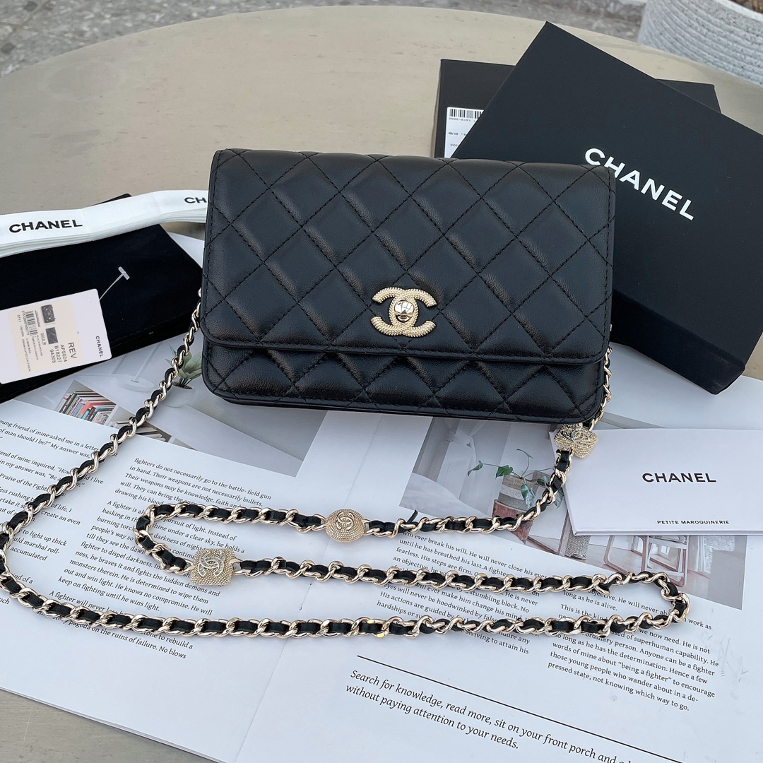 NO:185764,Genuine grade Xiangjia 24K relief rhinestone chain makeup bag WOC, the chain is made into jewelry, beautiful and not bad A. Size 19×12×4, CHANEL, chanel, chanel, cosmetic bags & cases19860909正品级 香家24K浮雕水钻链条化妆包WOC,把链条直接做成了饰品,好看的不要不要的 A. 尺寸19×12×4,CHANEL,chanel,chanel,cosmetic bags & cases,Bag
