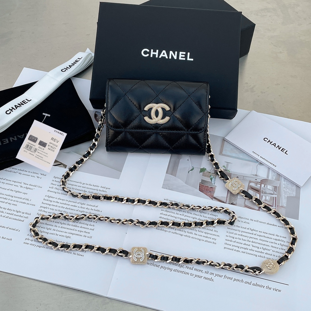 NO:185800,Genuine grade Xiangjia 24K relief rhinestone chain bag small waste bag, not so much as a bag, it is an jewelry, it directly makes the chain into jewelry, beautiful and not bad. A Size 8.5×12×2,5, CHANEL, chanel, chanel19860909正品级 香家24K浮雕水钻链条包小废包,与其说是包包,不如说是饰品,它把链条直接做成了珠宝饰品,好看的不要不要的 A 尺寸8.5×12×2,5,CHANEL,chanel,chanel,Bag