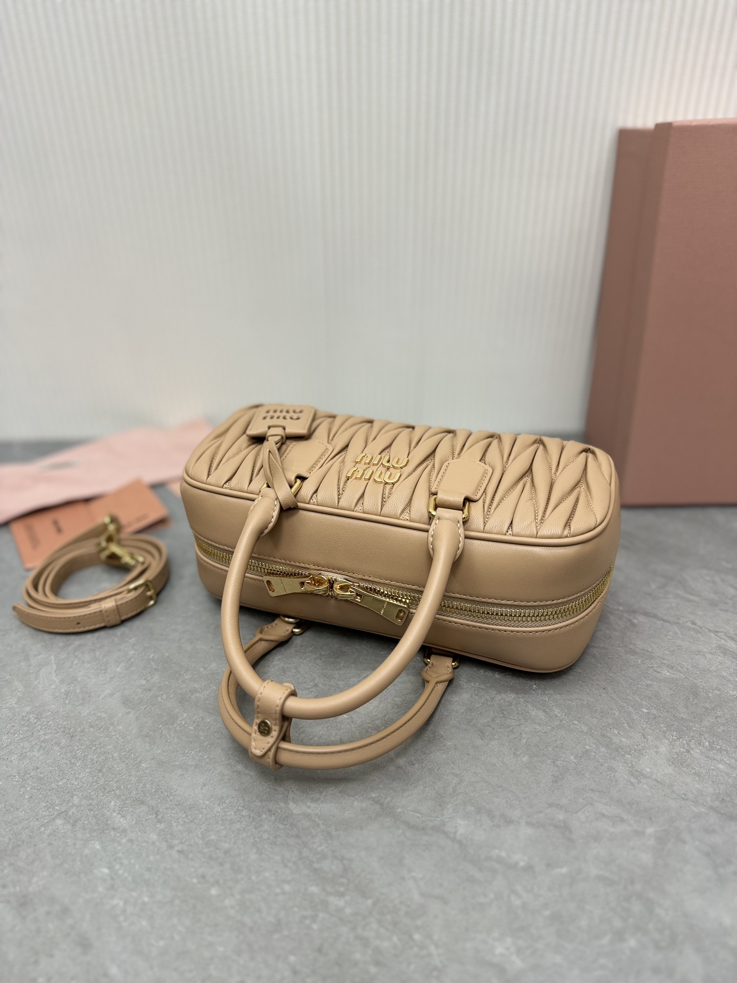 Miu Miu 5BB148 Miu家新款保龄球包包 官网主推 今年绝对爆 款式 进口小羊皮