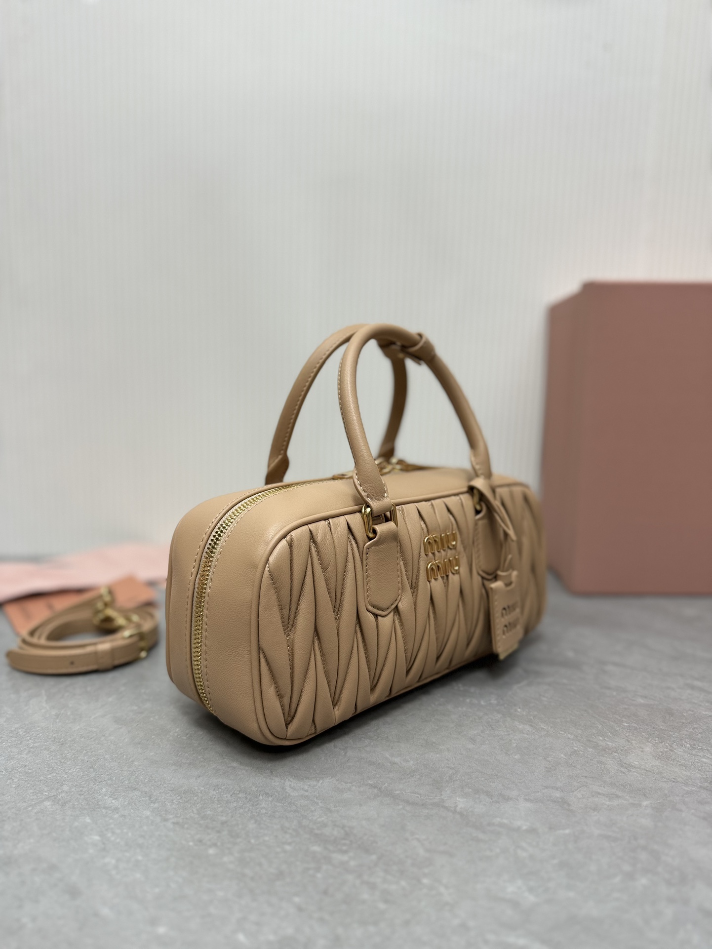 Miu Miu 5BB148 Miu家新款保龄球包包 官网主推 今年绝对爆 款式 进口小羊皮