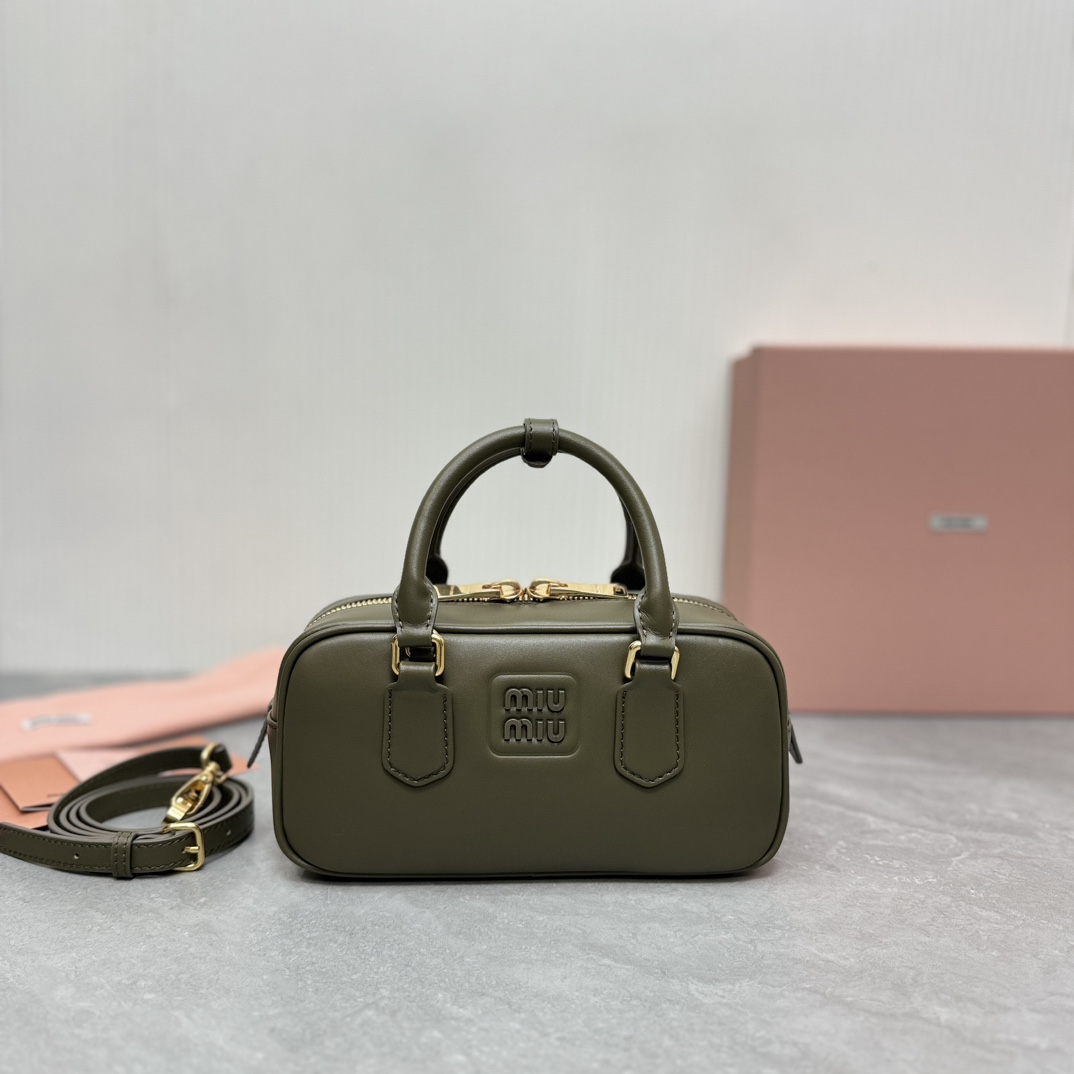 Miu Miu 5BB142 Mi家新款保龄球包包 官网主推 今年绝对爆 款式 进口小牛皮 Miu家独具风格Matelasse图案