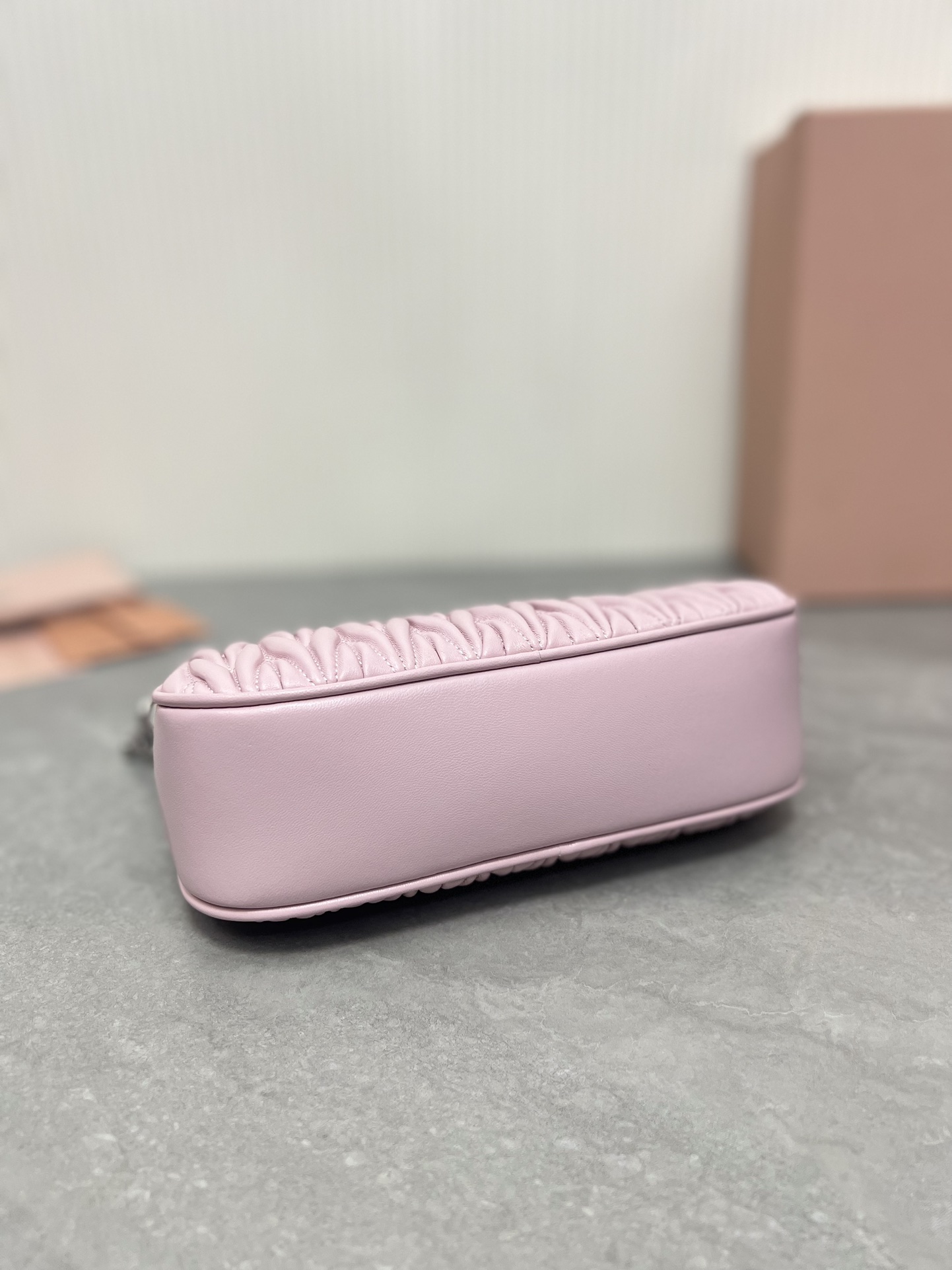 Miu Miu 水晶链条版 5BH211最新版本：新一季Miu Miu标志性Matelasse绣花小羊皮材质