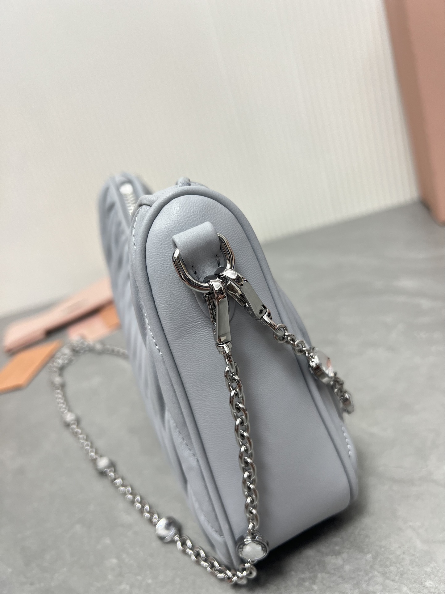 Miu Miu 水晶链条版 5BH211最新版本：新一季Miu Miu标志性Matelasse绣花小羊皮材质