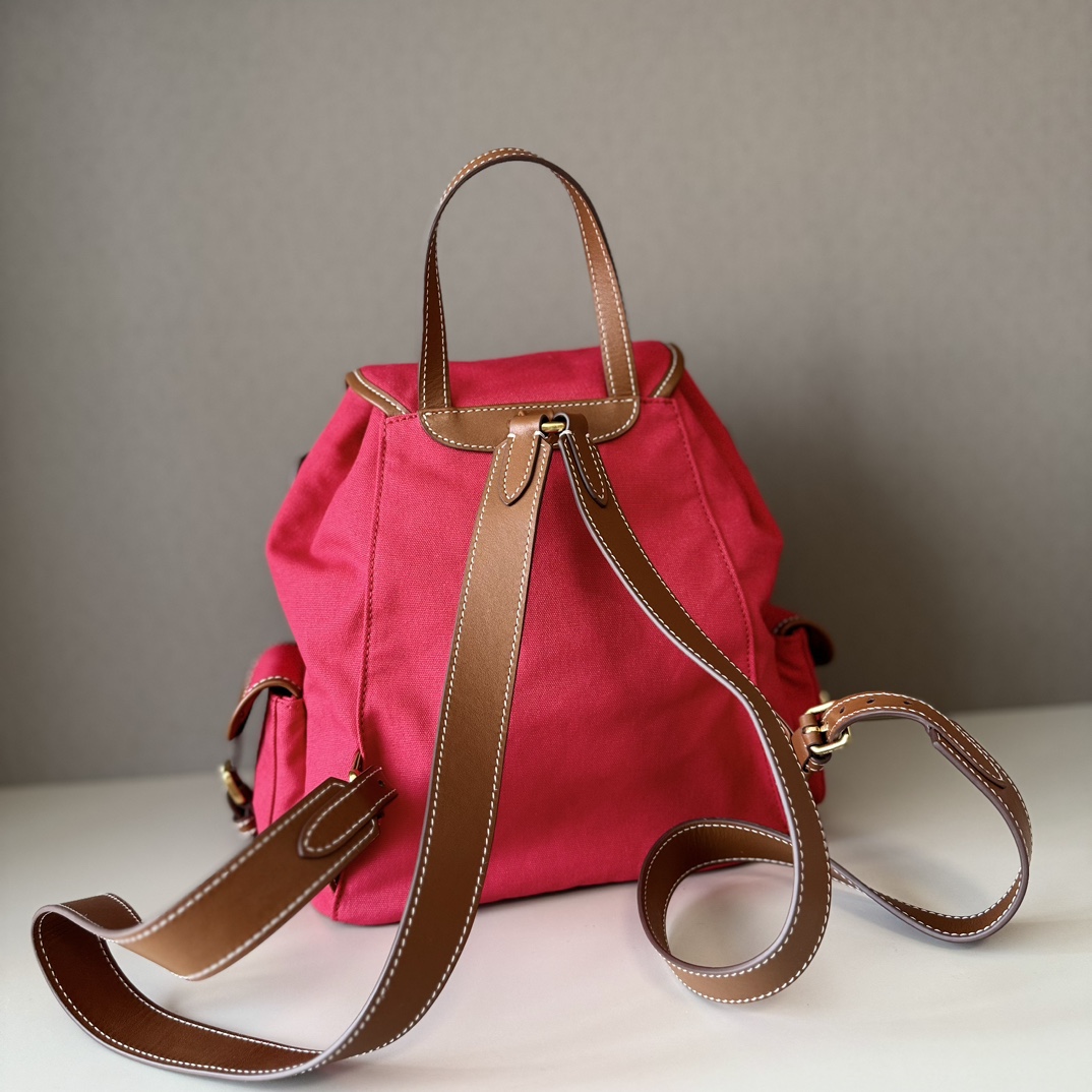 Miu Miu A rare MIUMIU new college style backpack. The perfect combination of canvas and high-quality calfskin, with a thick and wear-resistant li
