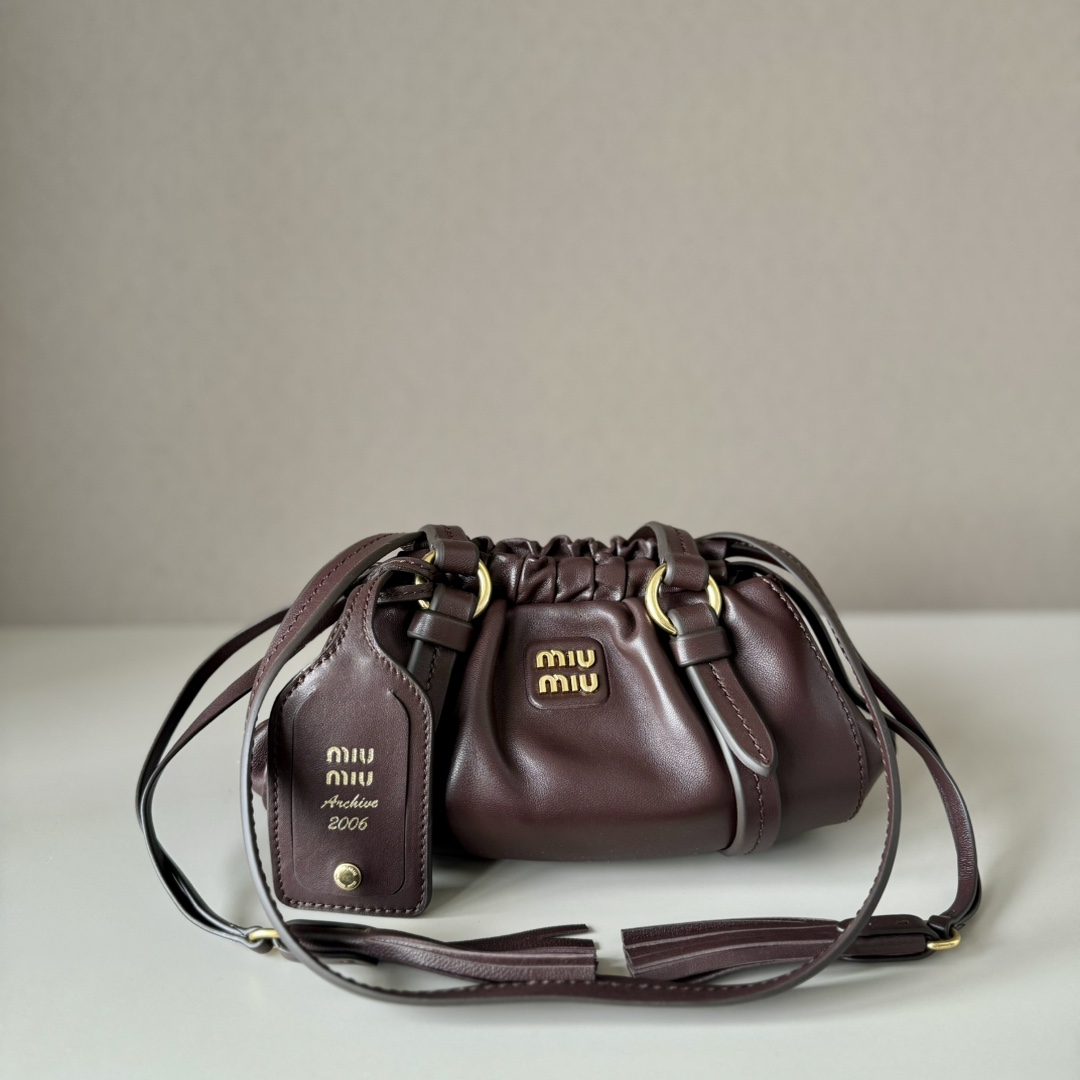 P630 Pequeño 5BP089 (con detalles de la versión original) Bolso de hombro estilo dumpling vintage de MIU, nueva piel de…