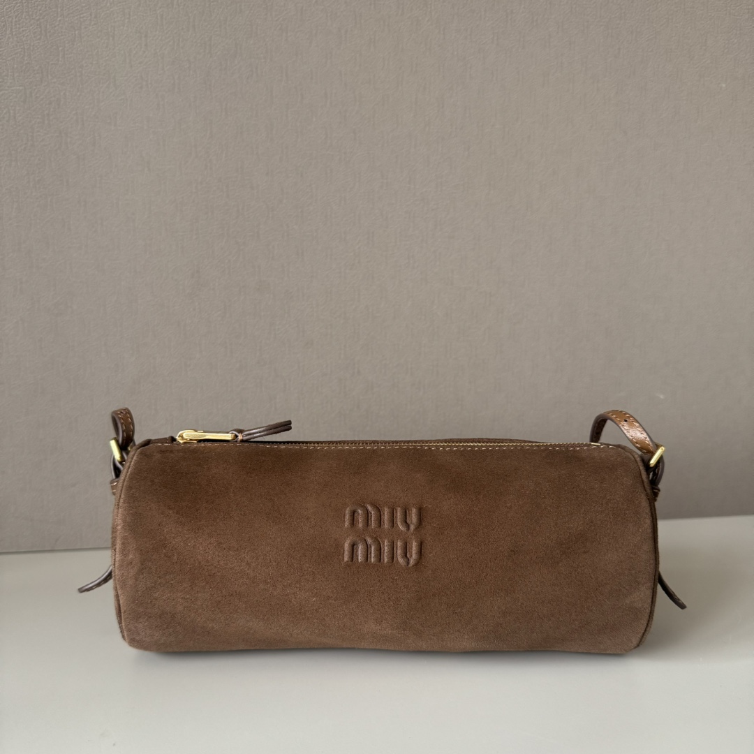 P390 5NE851 nuevo bolso cilíndrico, utiliza piel de cordero importada de primera calidad, súper suave, muy rentable, ¡c…
