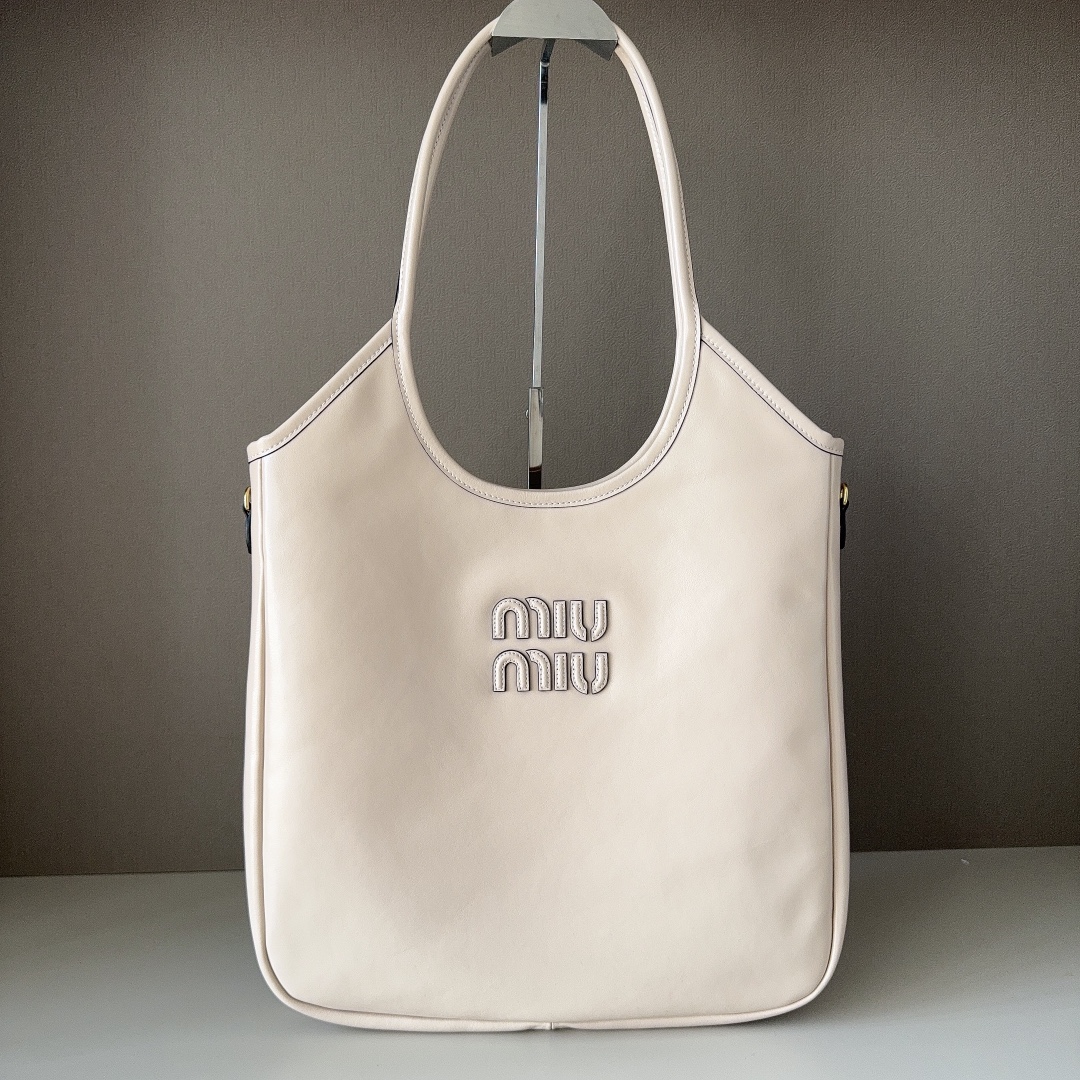 P740 Piel de cera original de fábrica 5BG311, nueva piel de cera, reinterpreta el clásico tote IVY, mostrando una elega…