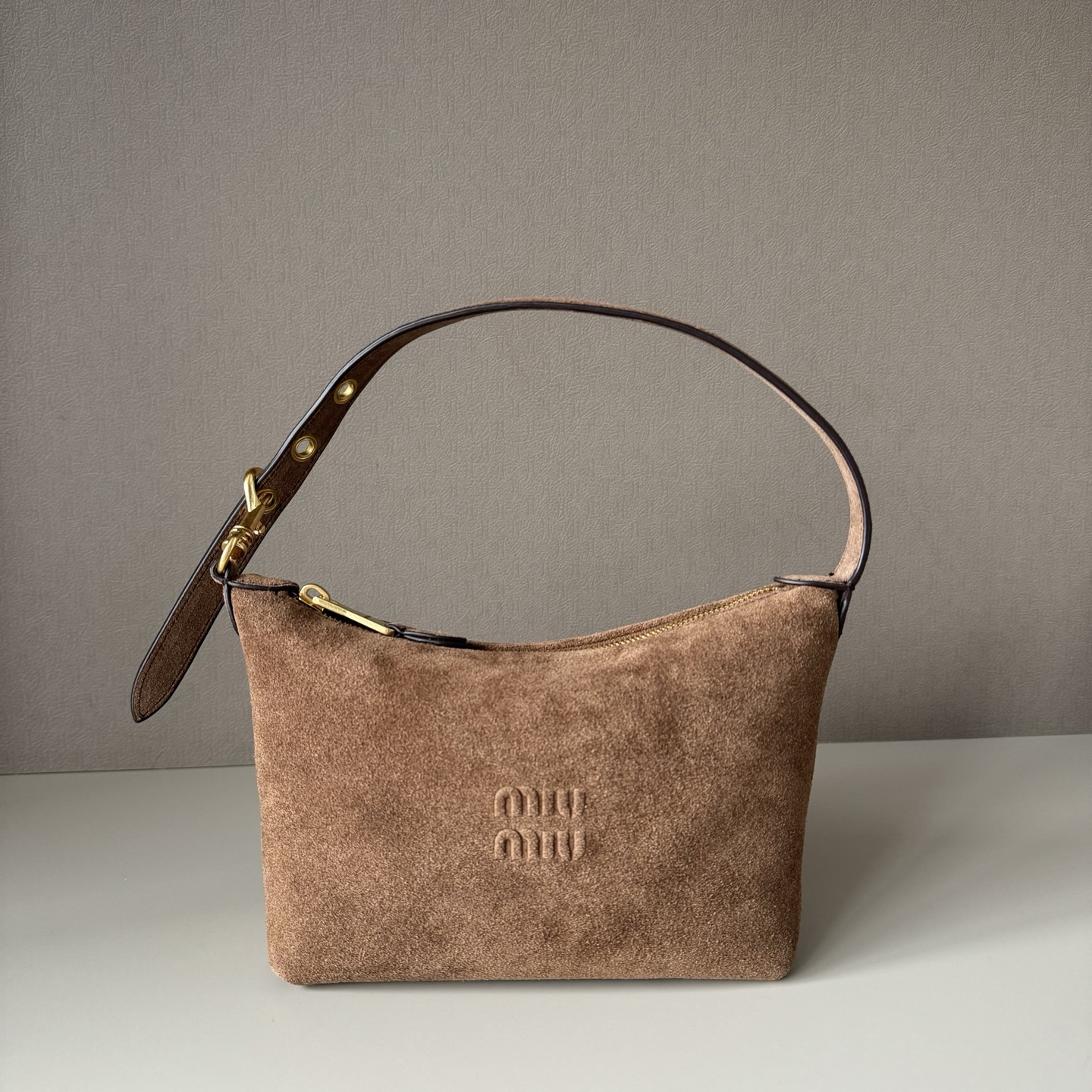 P530 Miu bolso fiambrera de mano, nuevo producto en stock, bolso fiambrera de gamuza, ambiente otoño-invierno al máximo…