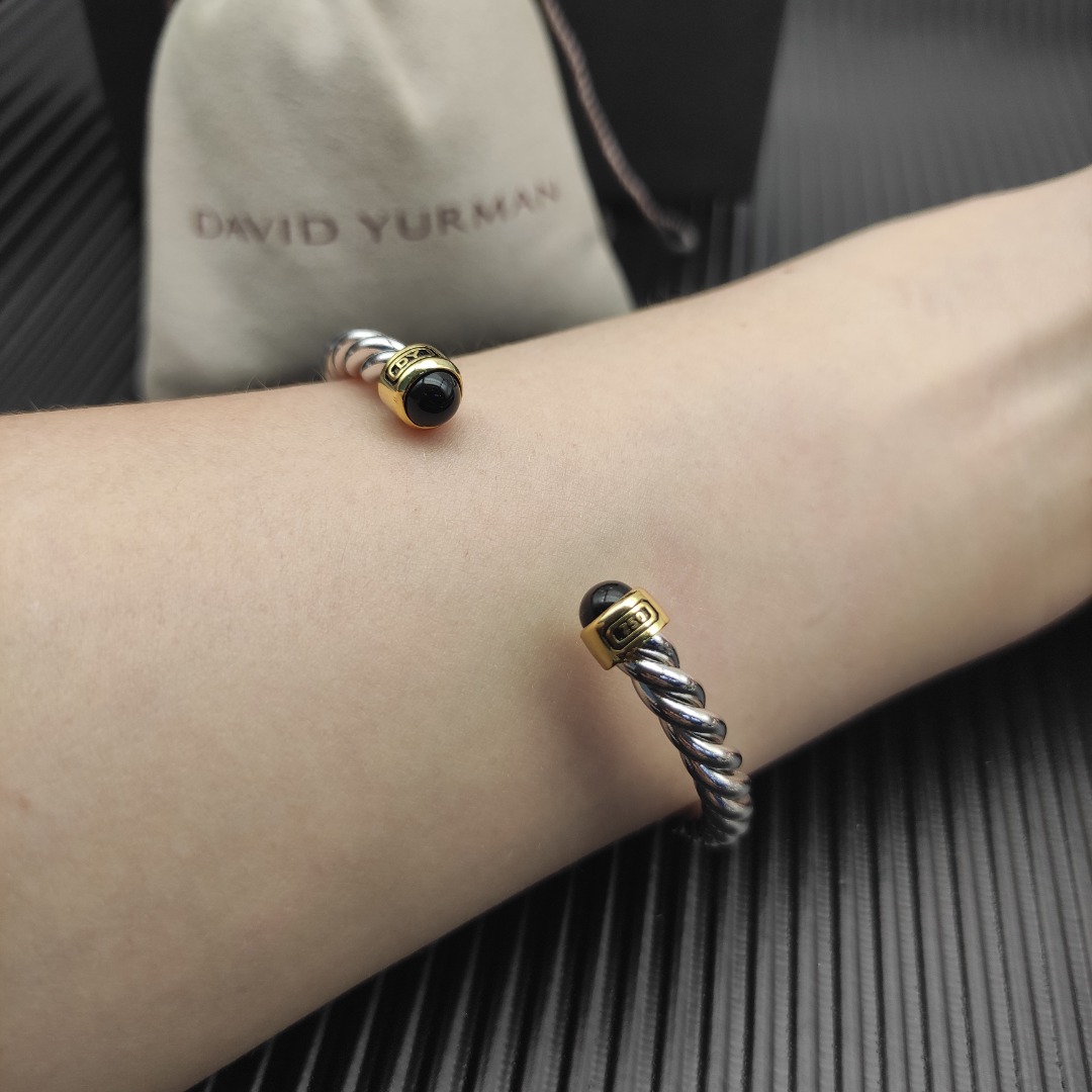 David Yurman   6MM分色黑玛瑙纽线袖口手镯。

   编号   DYSZ-353