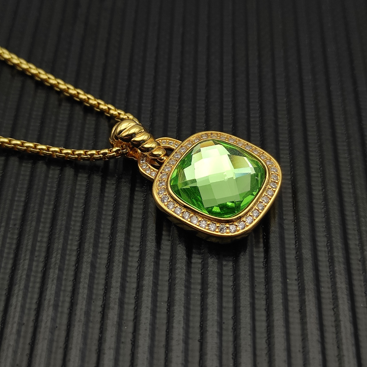 NO:879586,David Yurman golden green diamond 14mm main stone square diamond necklace. Chain 2mm thick, length 45+5cm delay chain, fine jewelry, necklace19860909David Yurman 金色绿钻14mm主石四方钻项链.链条粗2mm,长度45+5cm延迟链,饰品精品,necklace,Jewelry