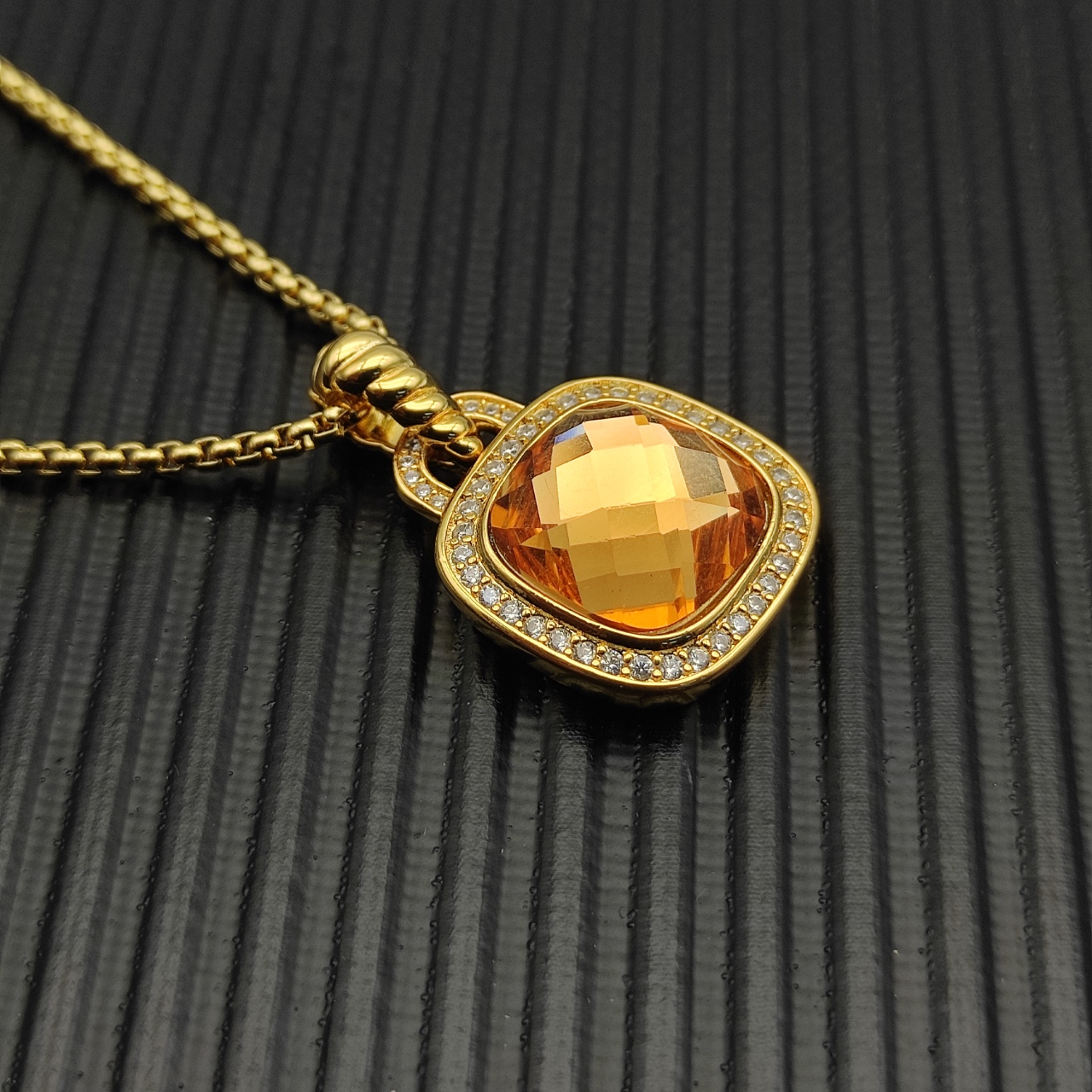 NO:879583,David Yurman golden champagne diamond 14mm main stone square diamond necklace. Chain 2mm thick, length 45+5cm delay chain, fine jewelry, necklace19860909David Yurman 金色香槟钻14mm主石四方钻项链.链条粗2mm,长度45+5cm延迟链,饰品精品,necklace,Jewelry