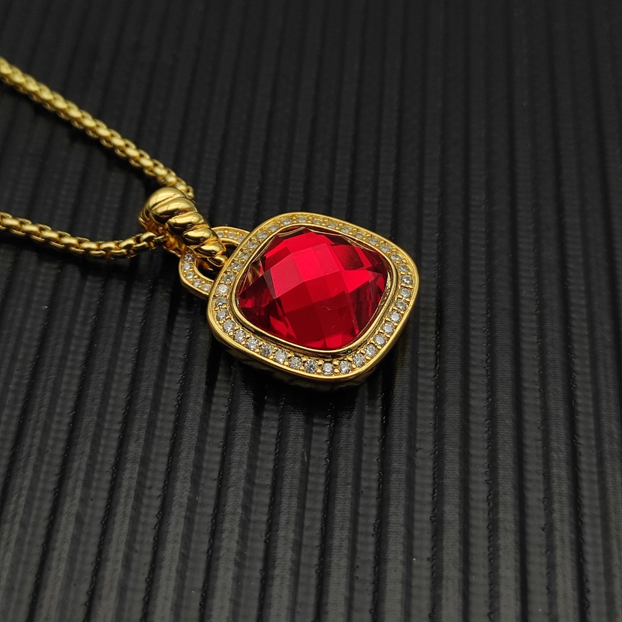 NO:879580,David Yurman golden red diamond 14mm main stone square diamond necklace. Chain 2mm thick, length 45+5cm delay chain, fine jewelry, necklace19860909David Yurman 金色红钻14mm主石四方钻项链.链条粗2mm,长度45+5cm延迟链,饰品精品,necklace,Jewelry