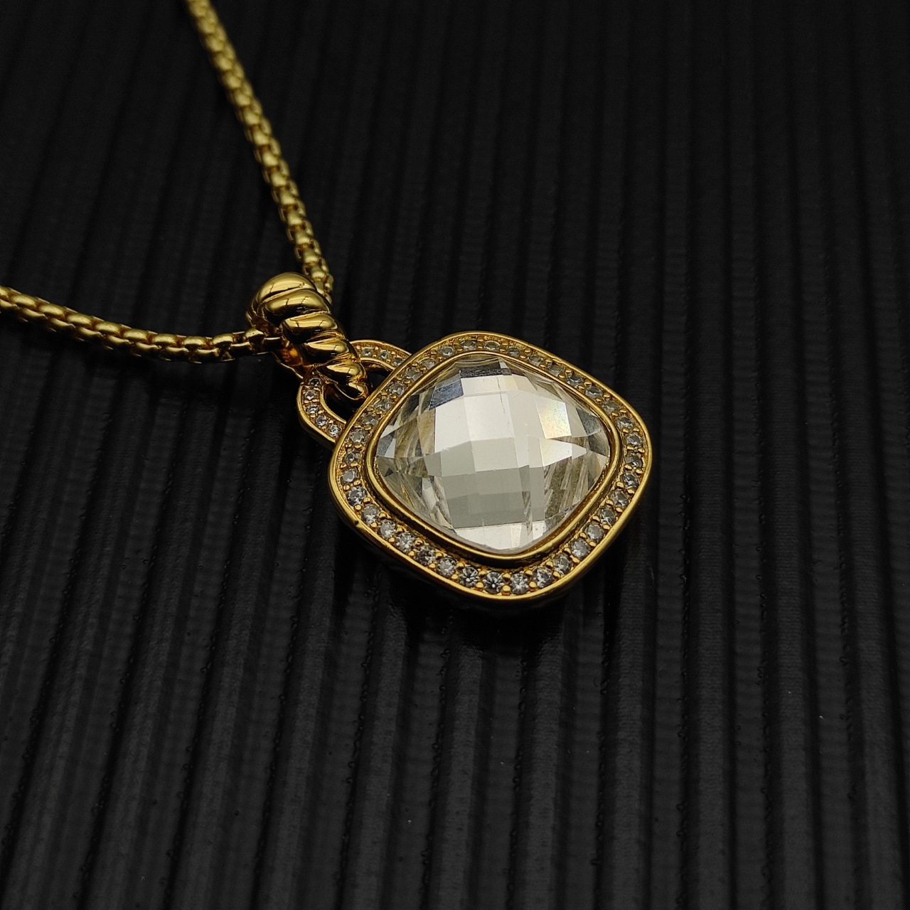 NO:879577,David Yurman golden white diamond 14mm main stone square diamond necklace. Chain 2mm thick, length 45+5cm delay chain, fine jewelry, necklace19860909David Yurman 金色白钻14mm主石四方钻项链.链条粗2mm,长度45+5cm延迟链,饰品精品,necklace,Jewelry