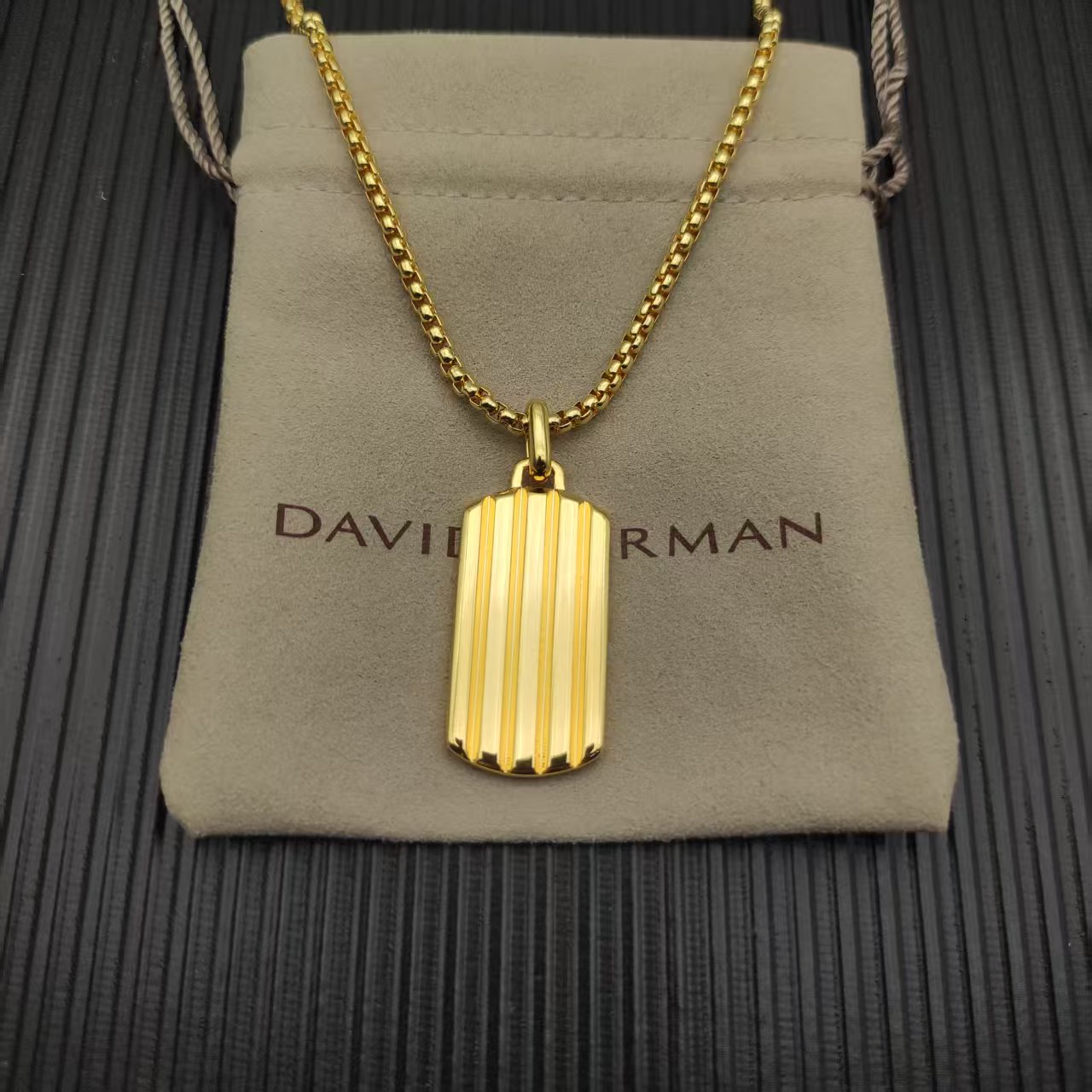 NO:879594,David Yurman gold 35x18.5mm streamlined square necklace. Chain 3mm thick, length 50+5cm delay chain, fine jewelry, necklace19860909David Yurman 金色35x18.5mm流线形方牌项链.链条粗3mm,长度50+5cm延迟链,饰品精品,necklace,Jewelry
