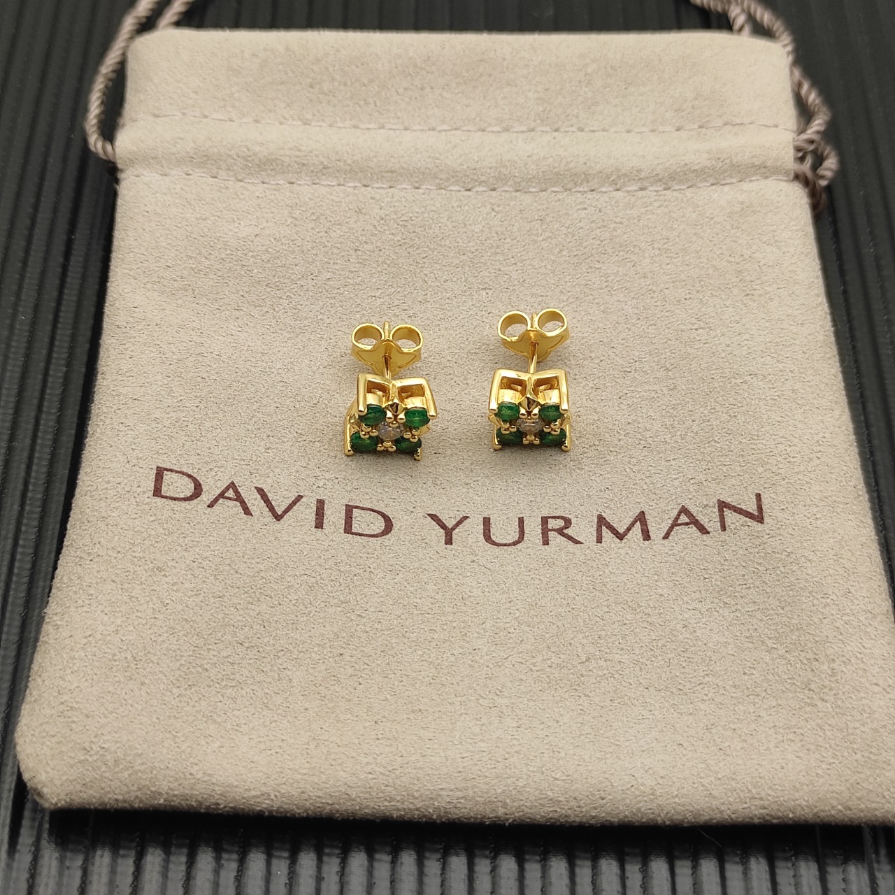NO:879593,David Yurman 8.7mm gold small green diamond pyramid earrings., fine jewelry19860909David Yurman 8.7mm金色小号绿钻金字塔耳钉 .,饰品精品,Jewelry