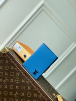 Fashion
 Louis Vuitton Wallet Card pack Blue Ostrich Leather N82510
