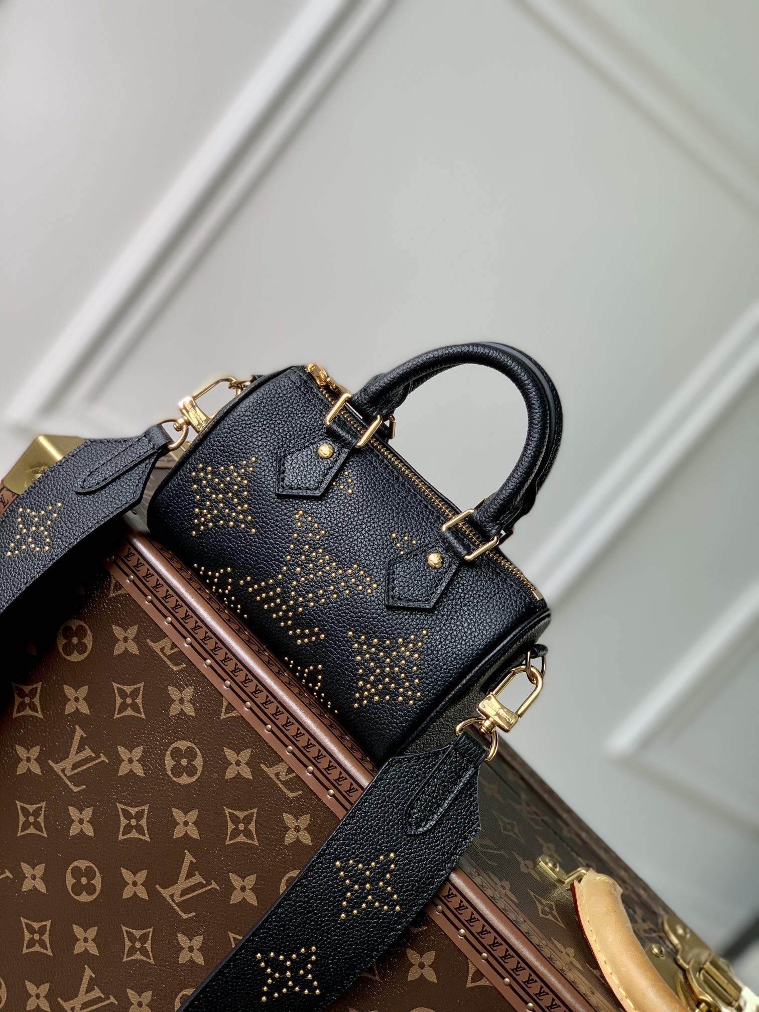 Cheap High Quality Replica
 Louis Vuitton LV Speedy Bags Handbags Black Rivets Cowhide M46745