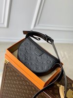 Louis Vuitton Buy Handbags Crossbody & Shoulder Bags Black Monogram Eclipse Canvas Fall/Winter Collection Underarm M23835
