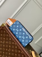 Wholesale Imitation Designer Replicas
 Louis Vuitton Good
 Wallet Card pack Blue Splicing Monogram Canvas M82799
