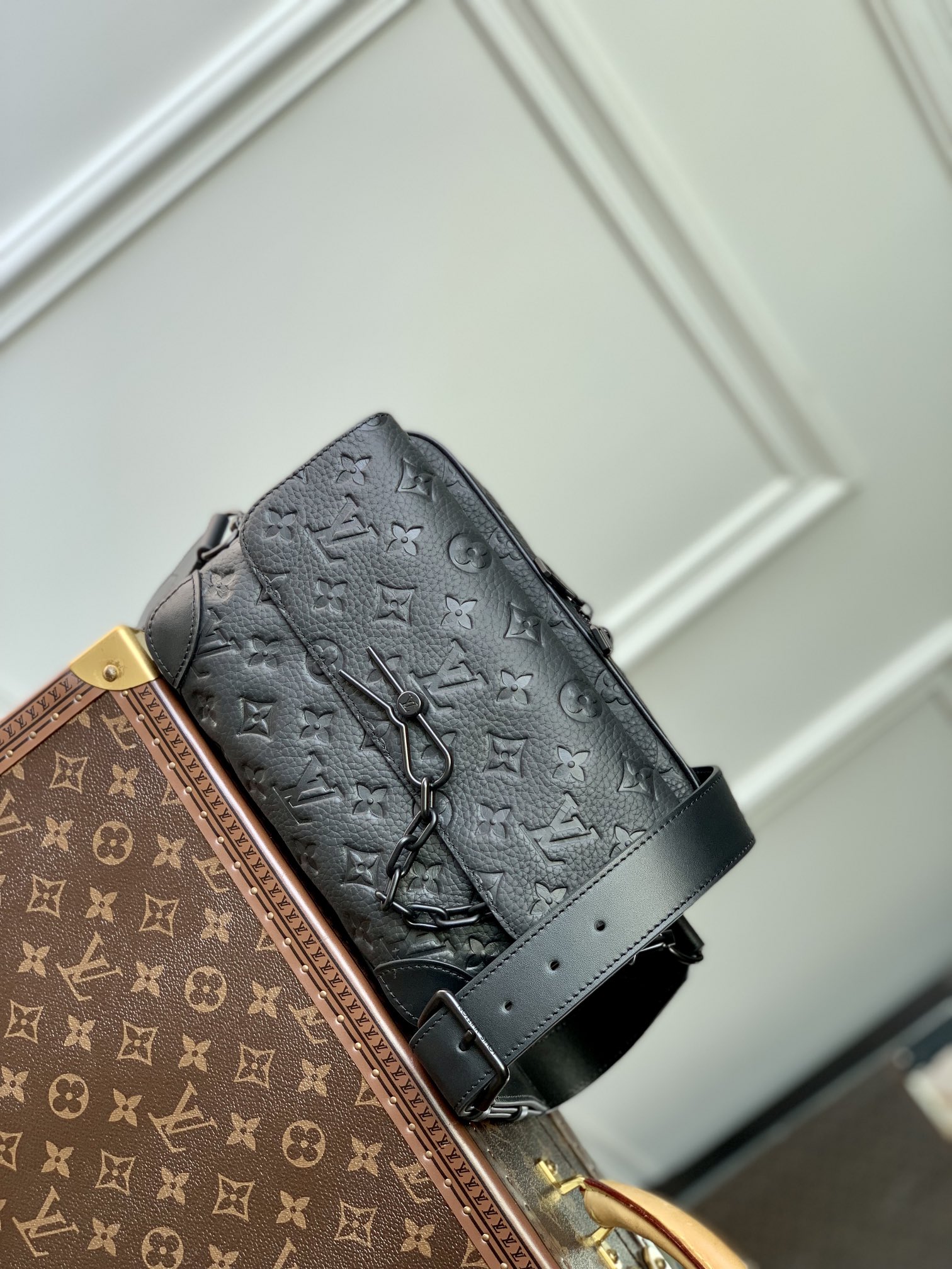 Louis Vuitton Handbags Messenger Bags Taurillon Chains M23742