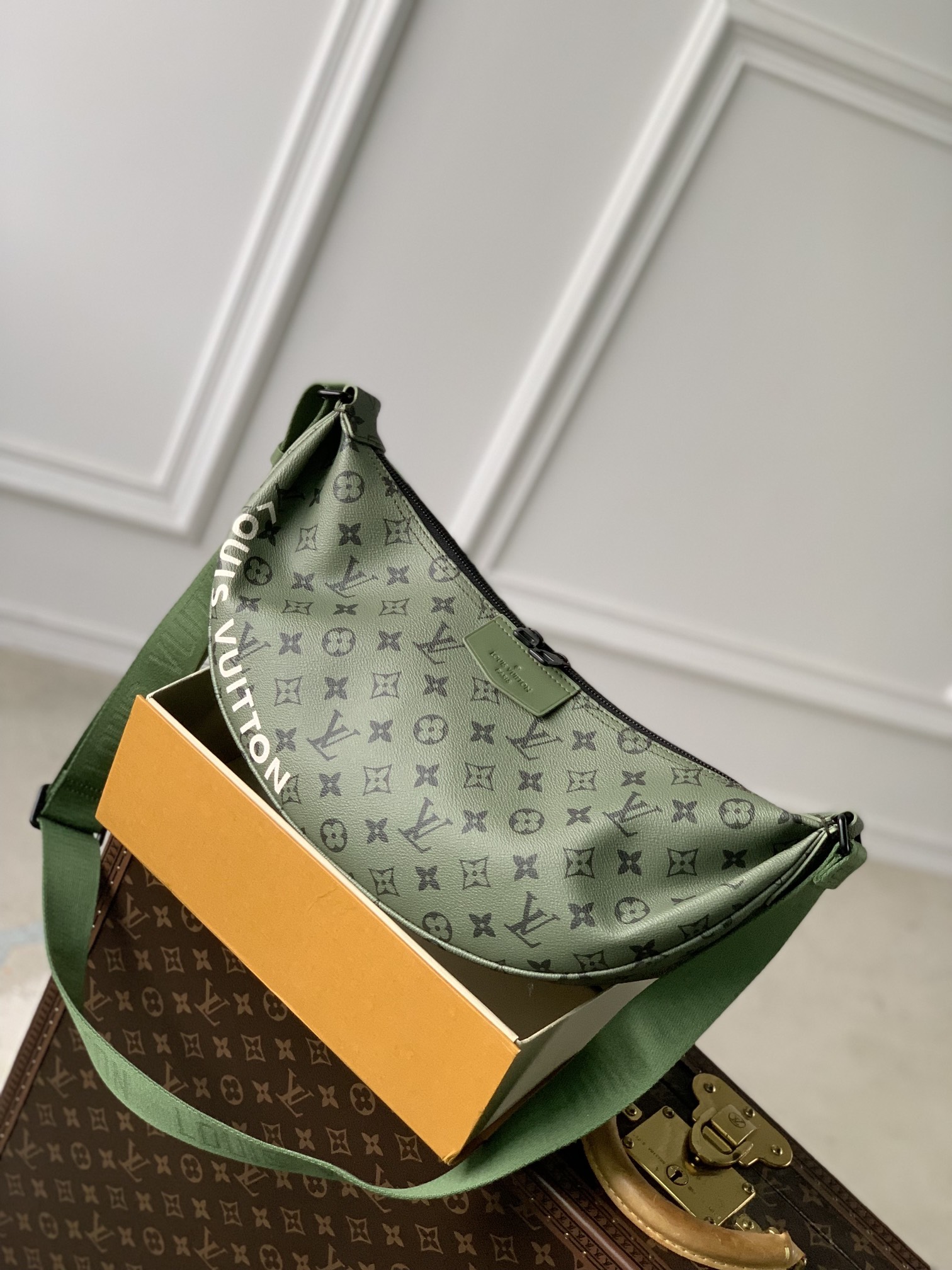 Top Quality Replica
 Louis Vuitton AAAAA
 Handbags Crossbody & Shoulder Bags Green Monogram Canvas Underarm M23779
