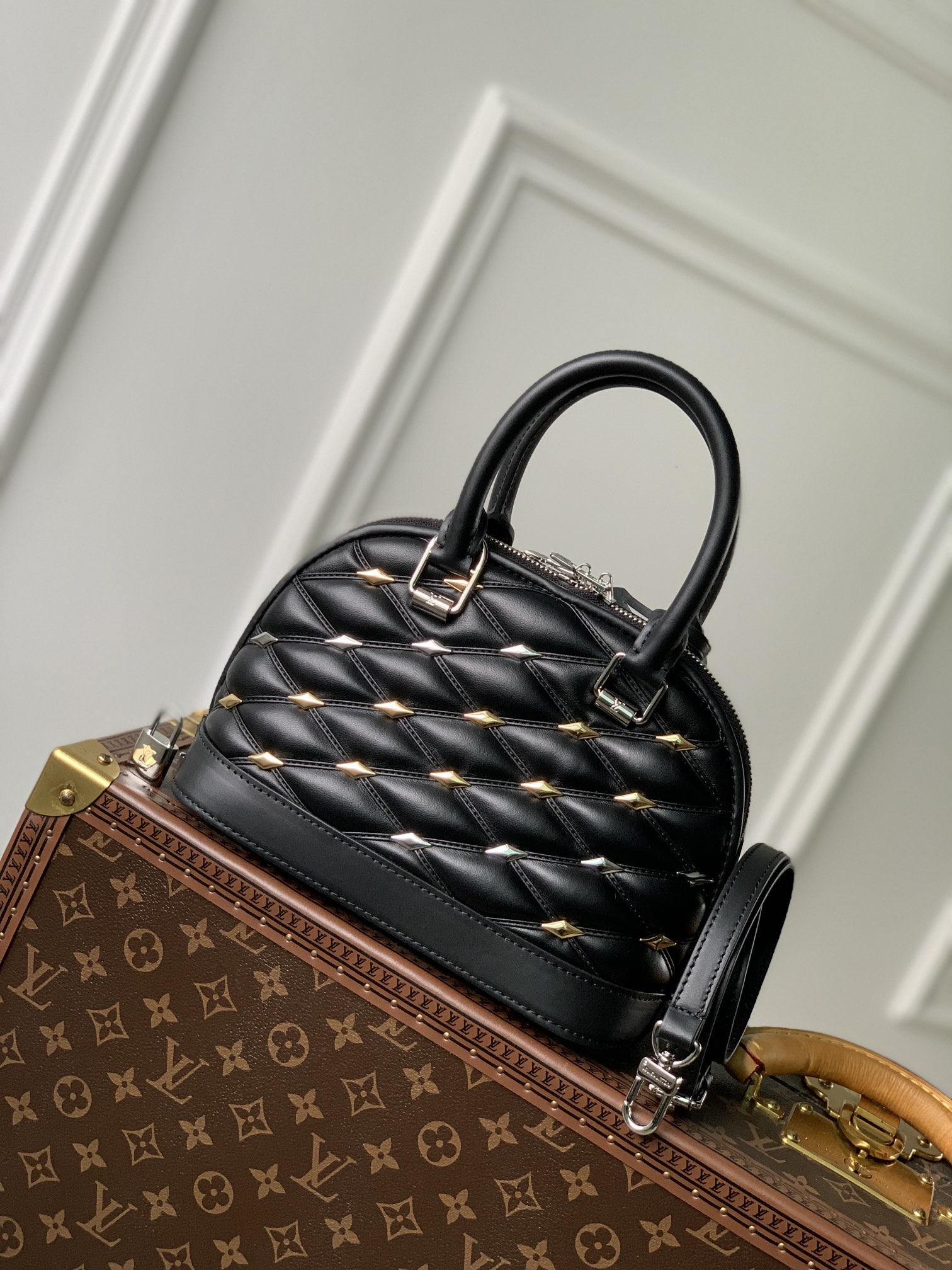 Louis Vuitton LV Alma BB Bags Handbags 2023 Replica
 Black Sheepskin M24153
