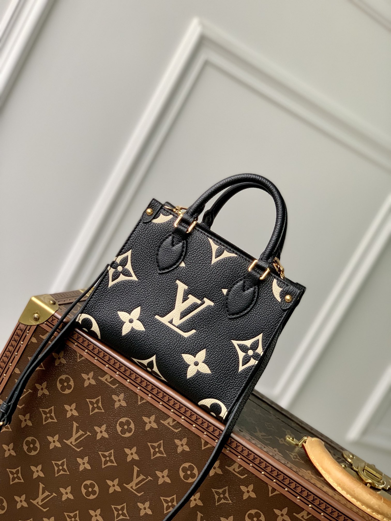 Louis Vuitton LV Onthego Tassen handtassen Zwart Empreinte​ M47054