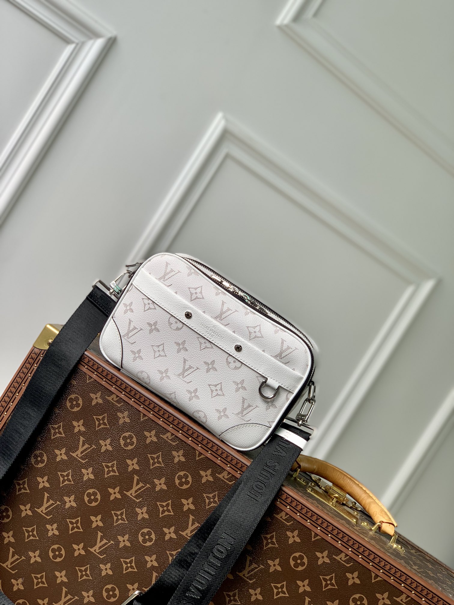 Louis Vuitton Messenger Bags White Monogram Canvas Cowhide Fashion Casual M31069