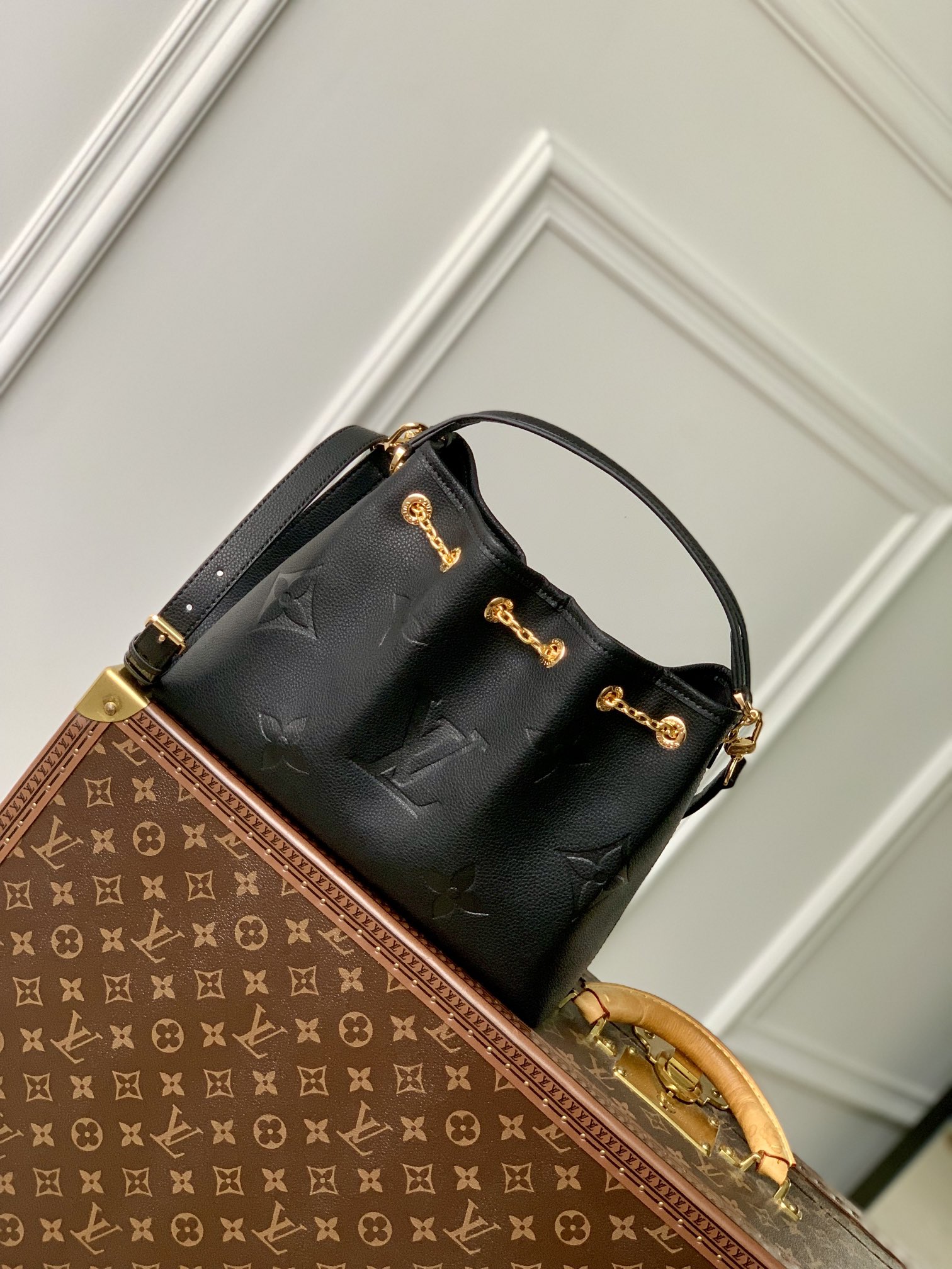 Quoi de mieux
 Louis Vuitton Sacs À Main Noir Empreinte​ Fashion M25453