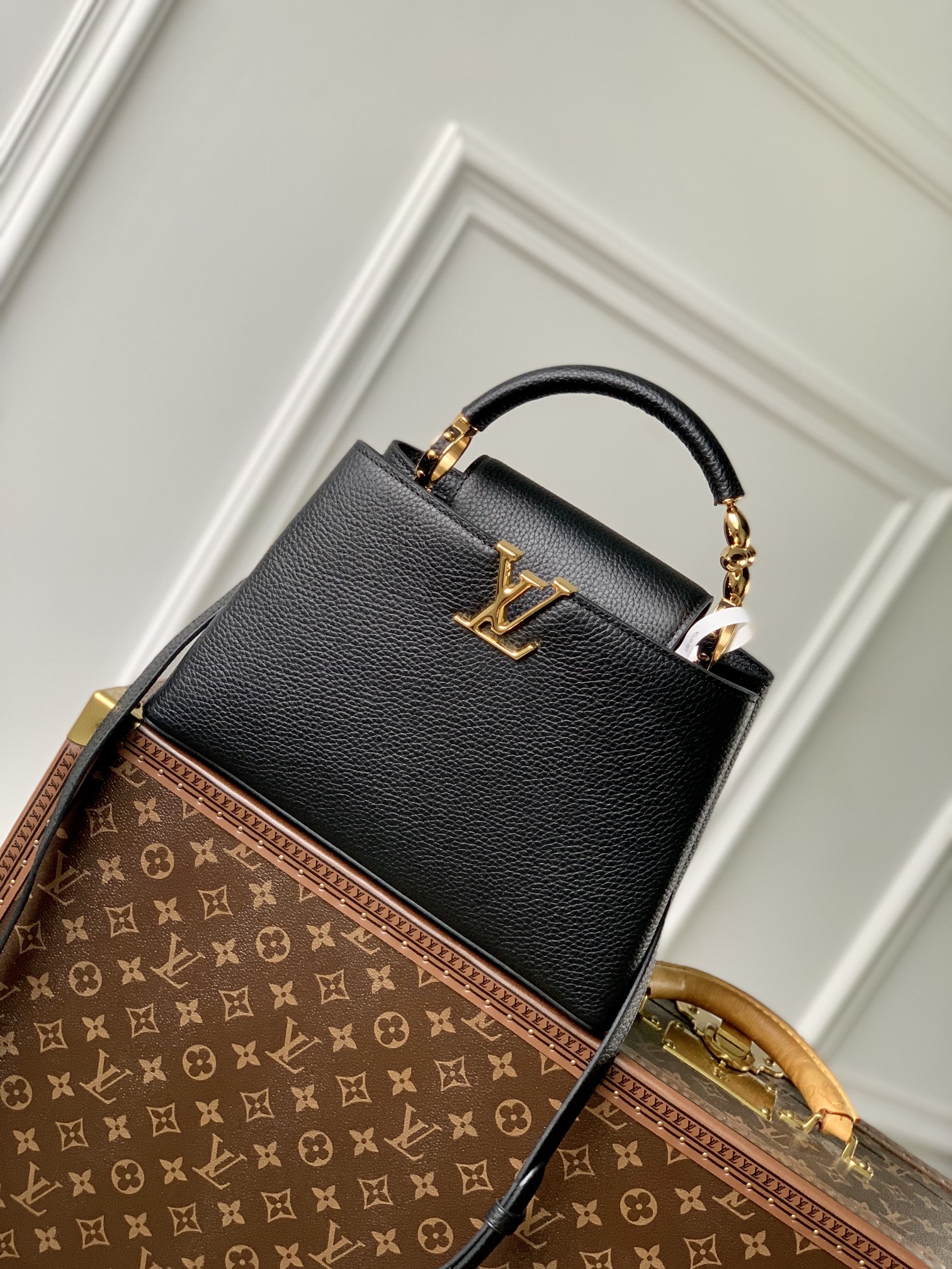 High-End Designer
 Louis Vuitton LV Capucines Bags Handbags Black Taurillon M23943