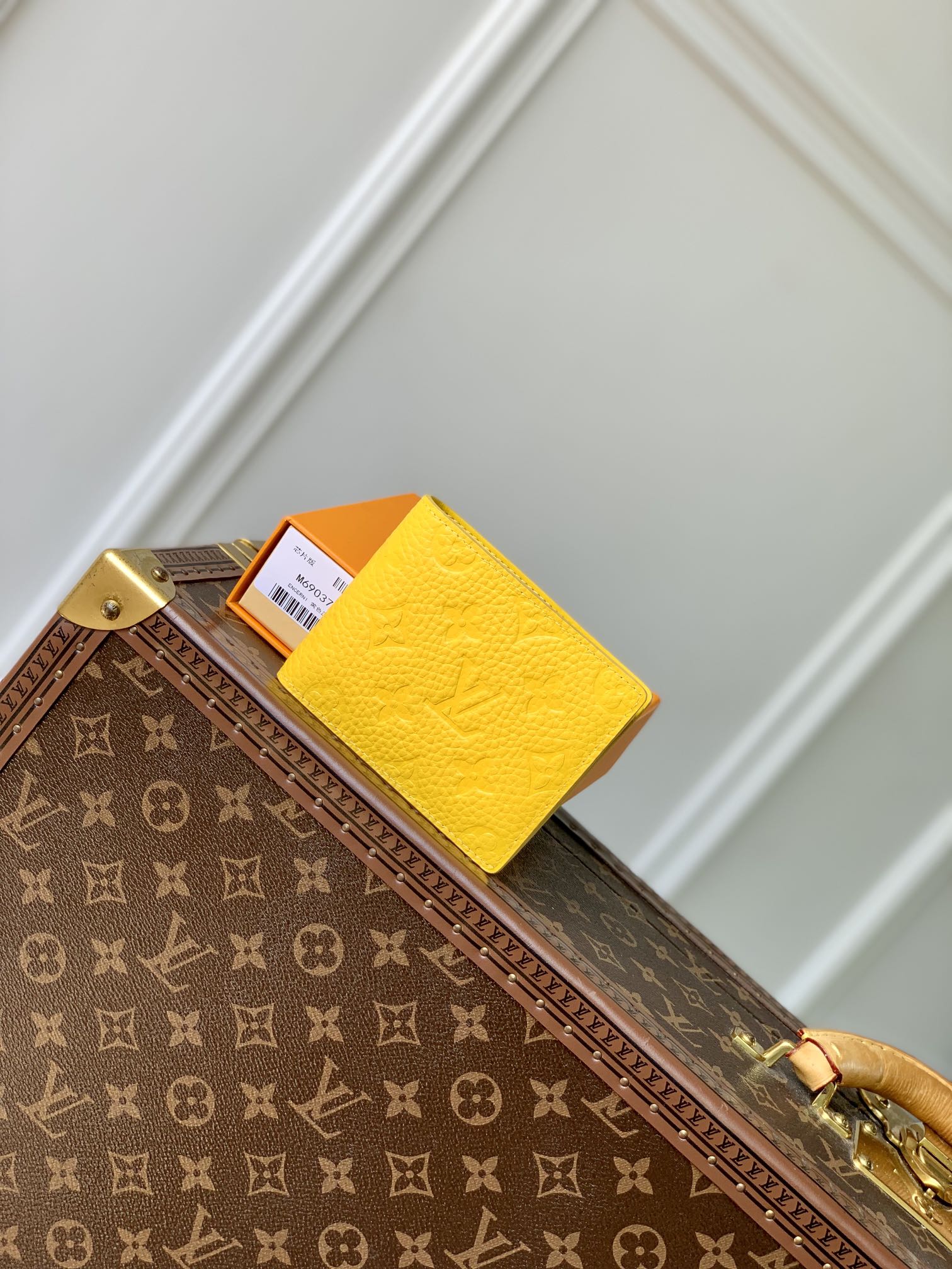 Louis Vuitton Wallet Card pack Yellow Taurillon M69037